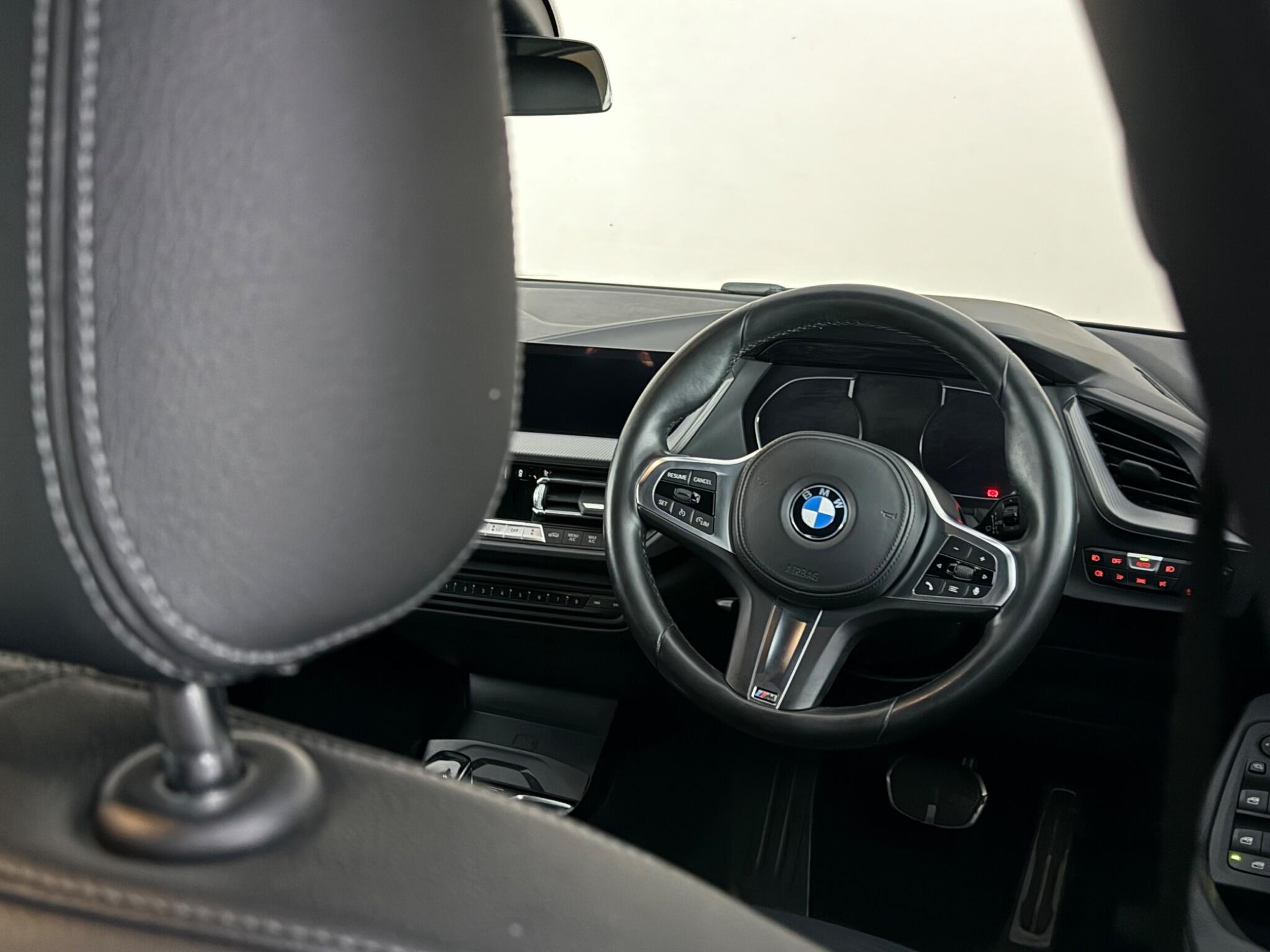 BMW 1 Series view 13