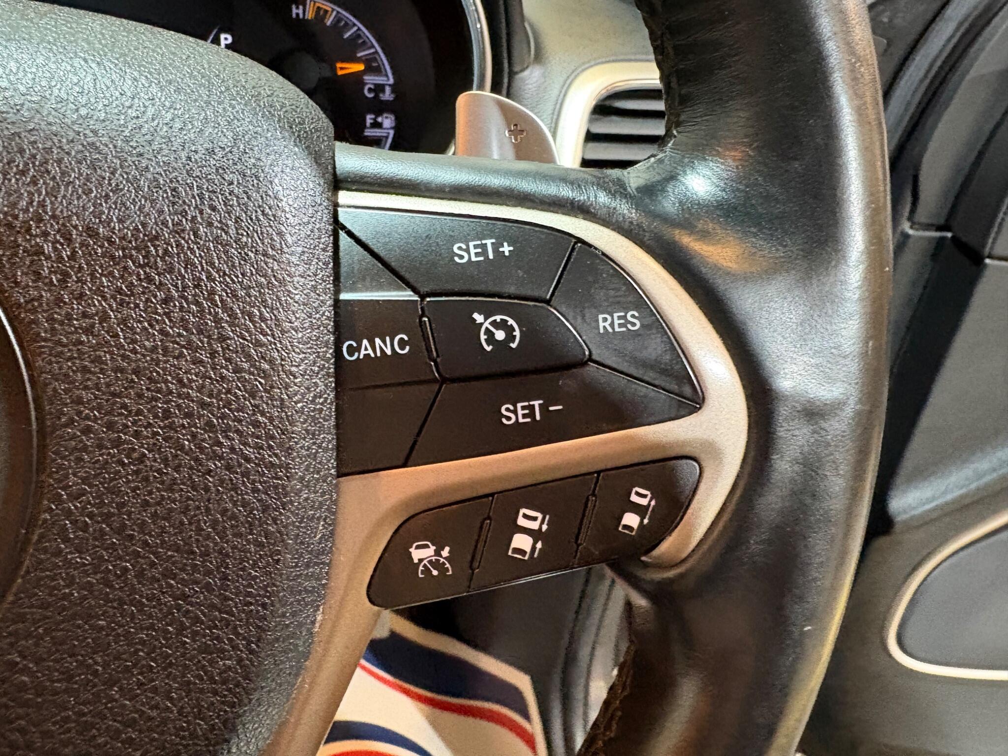 Jeep Grand Cherokee view 26
