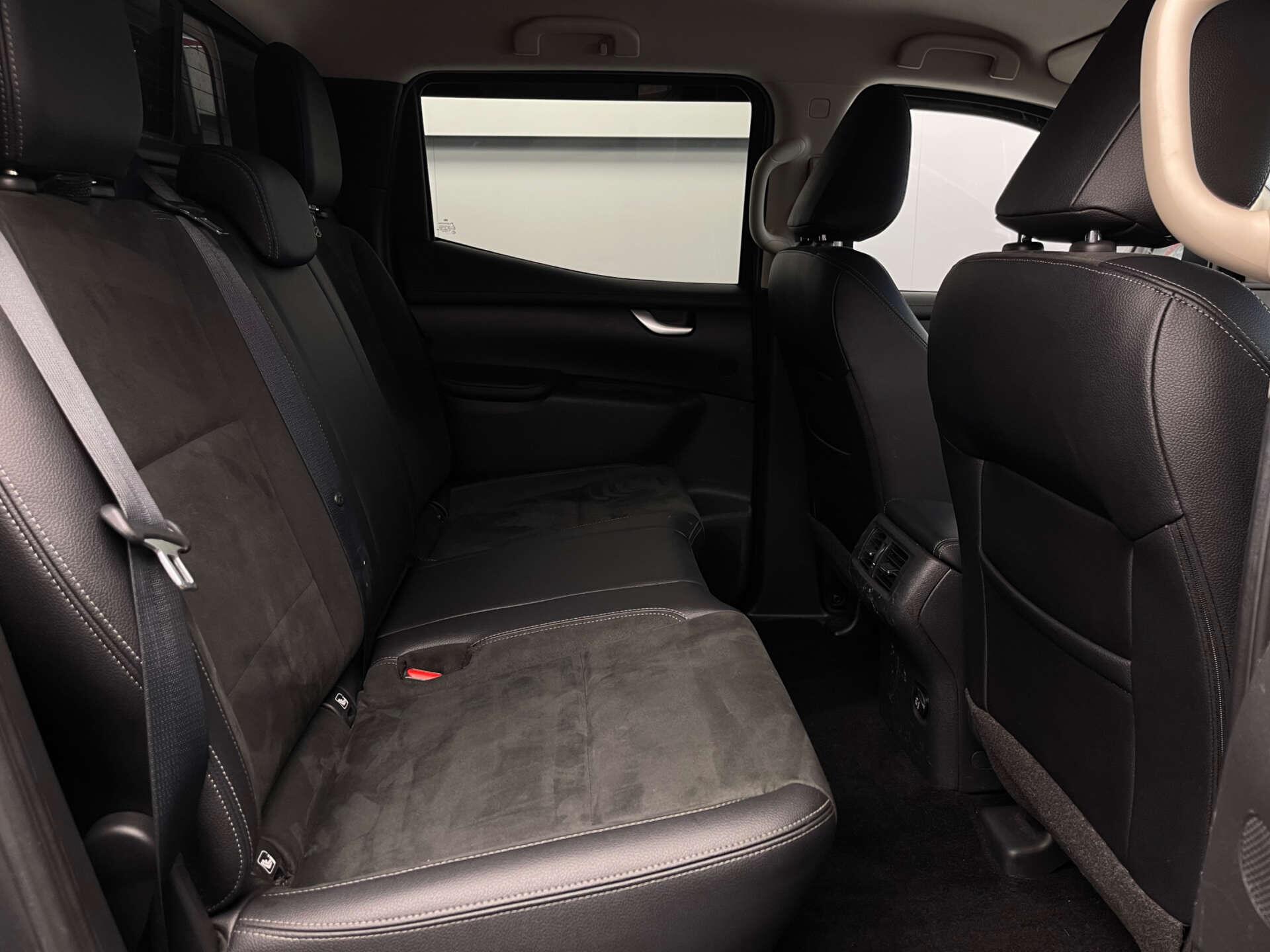 Mercedes-Benz X Class view 30