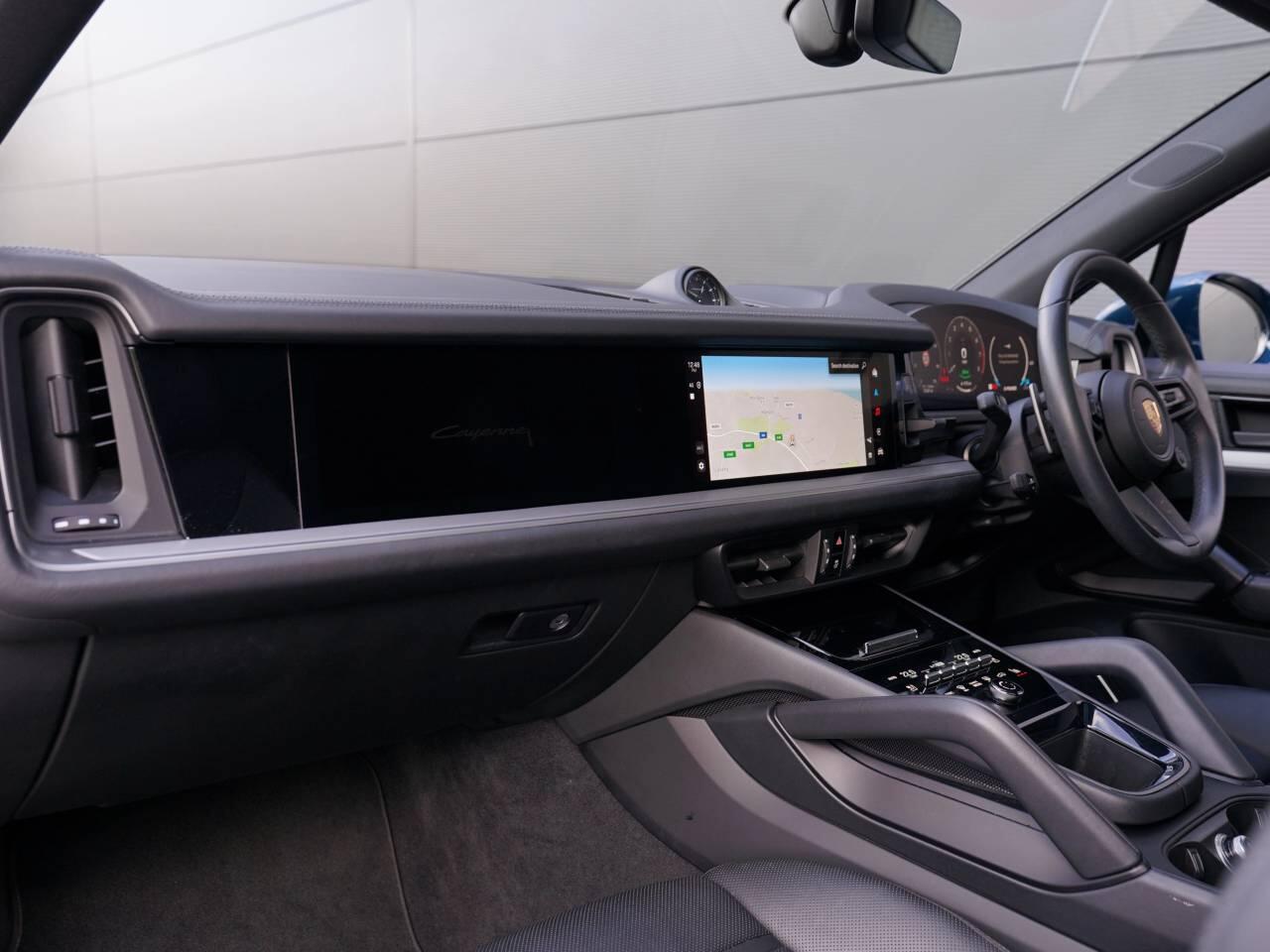 Porsche Cayenne view 14