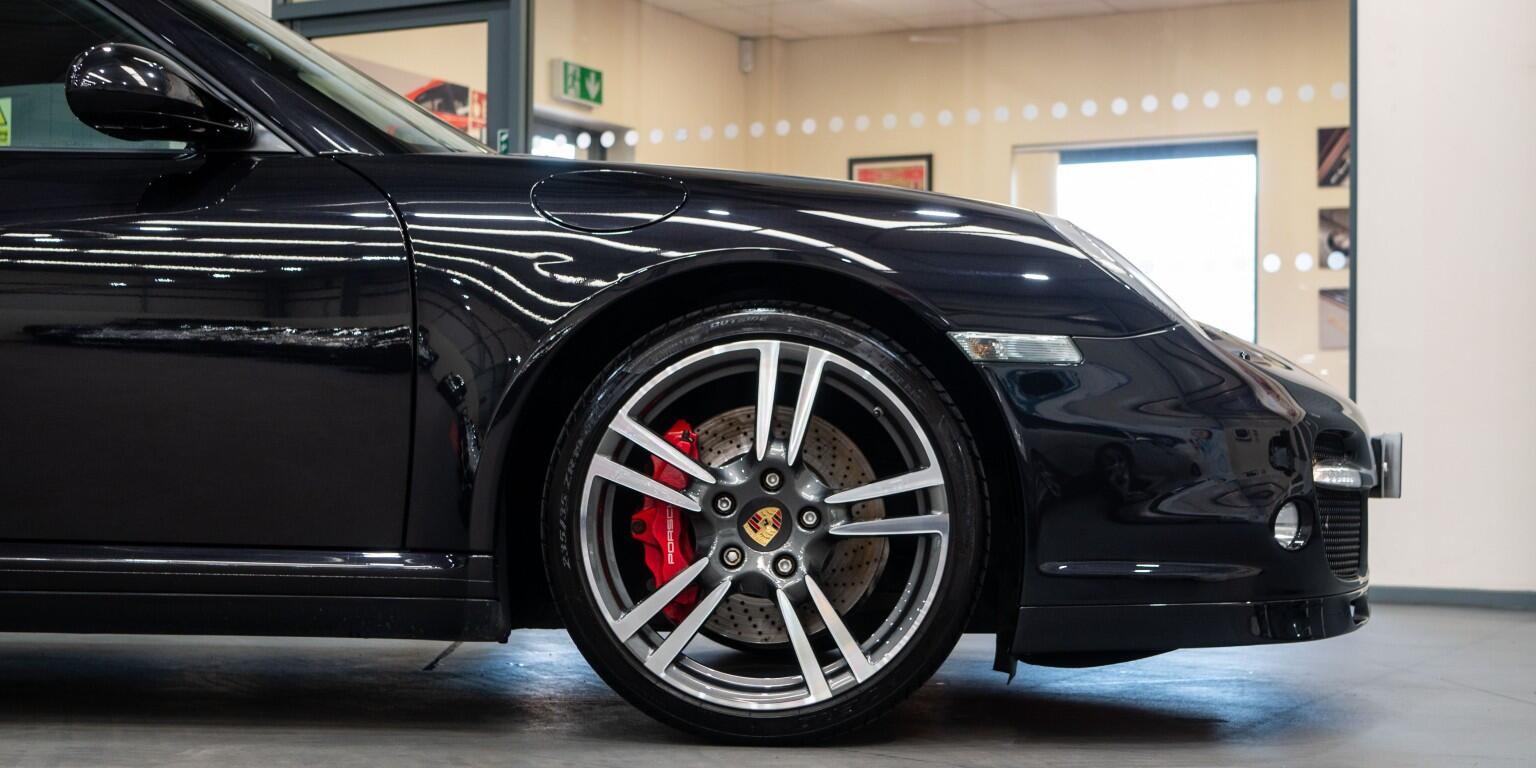 Porsche 911 view 11