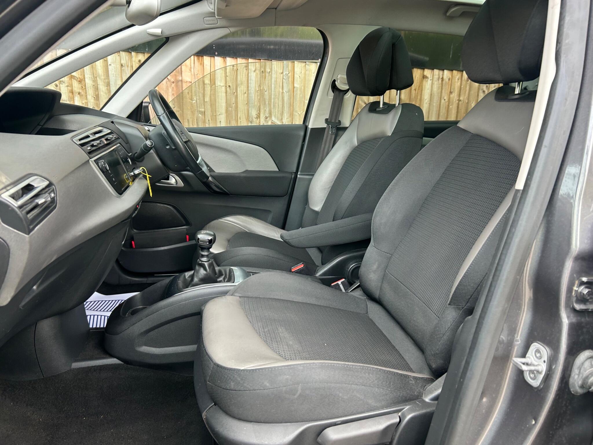 Citroen C4 Spacetourer view 4