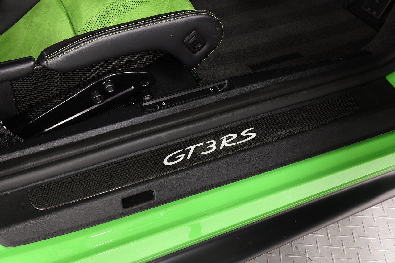 Porsche 911 view 28