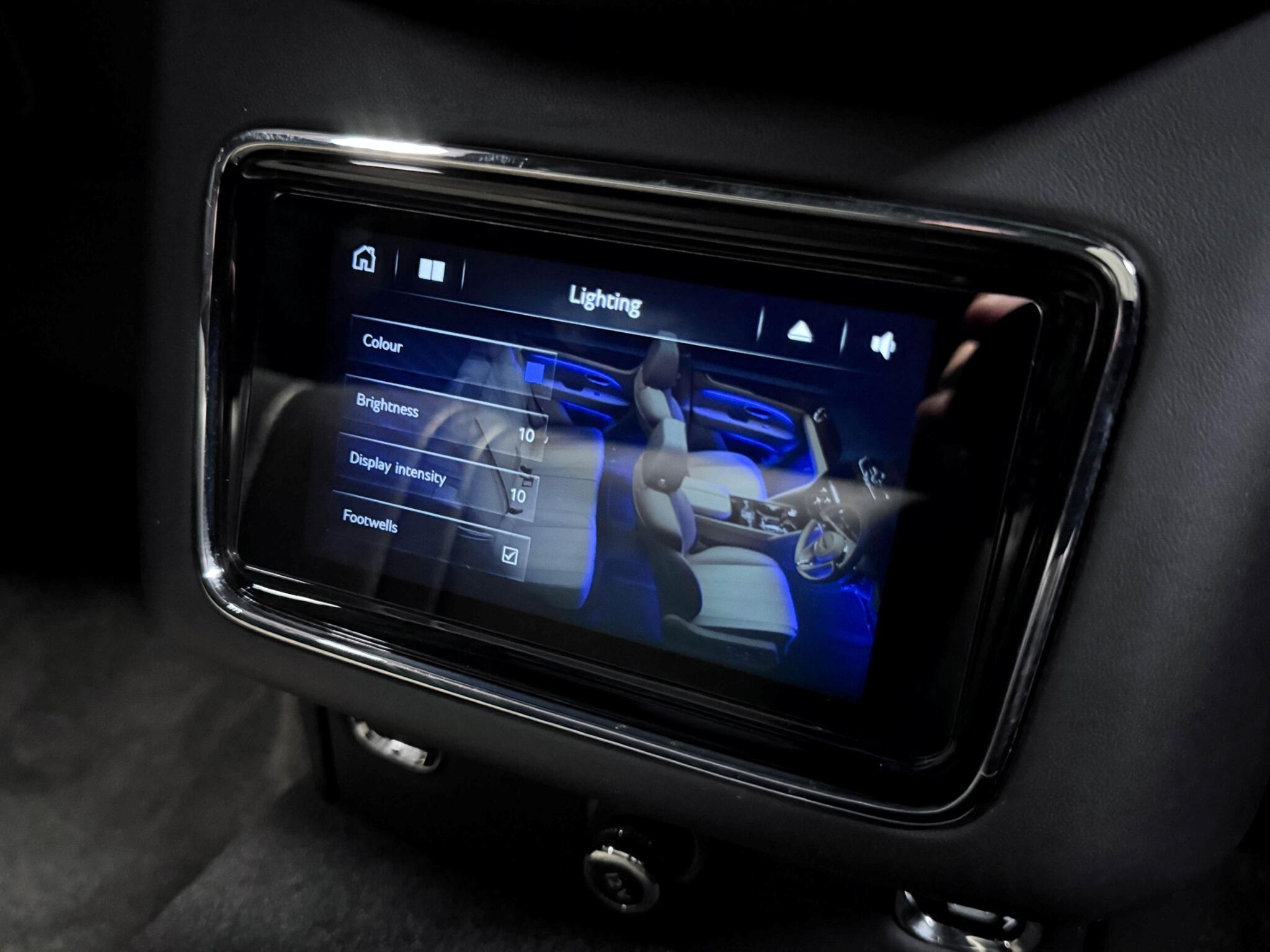 Bentley Bentayga view 34