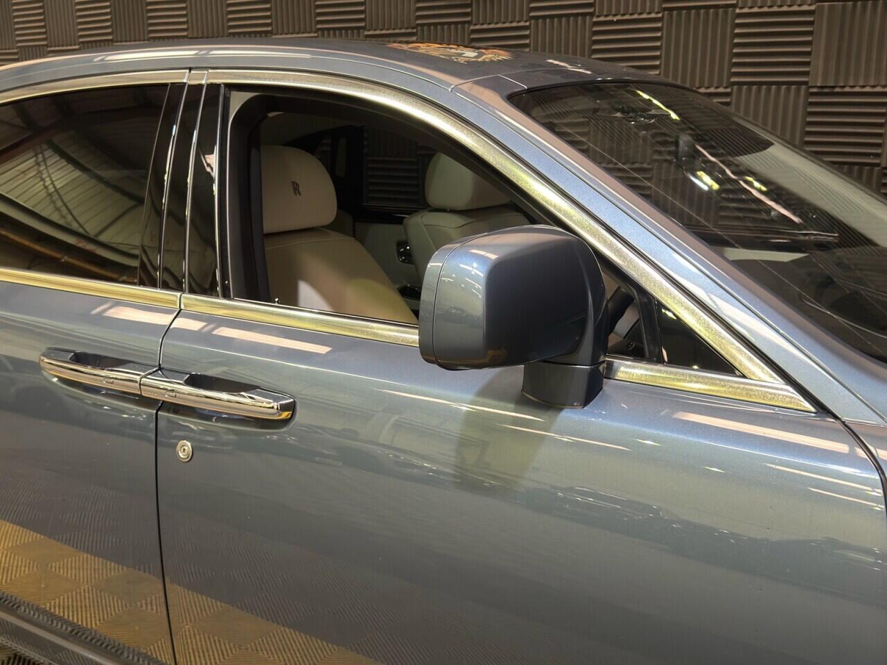Rolls-Royce Ghost view 8