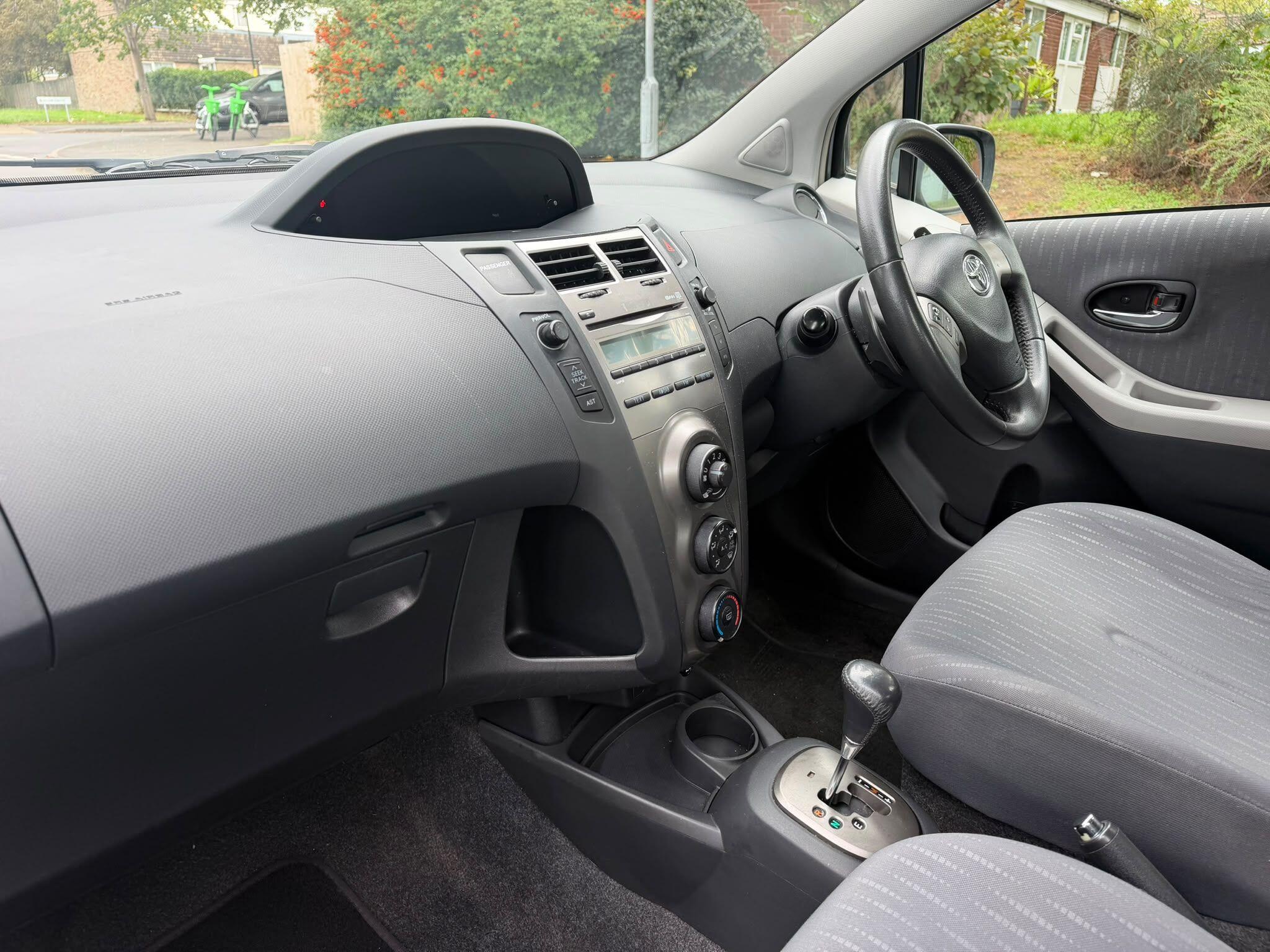Toyota Yaris view 23