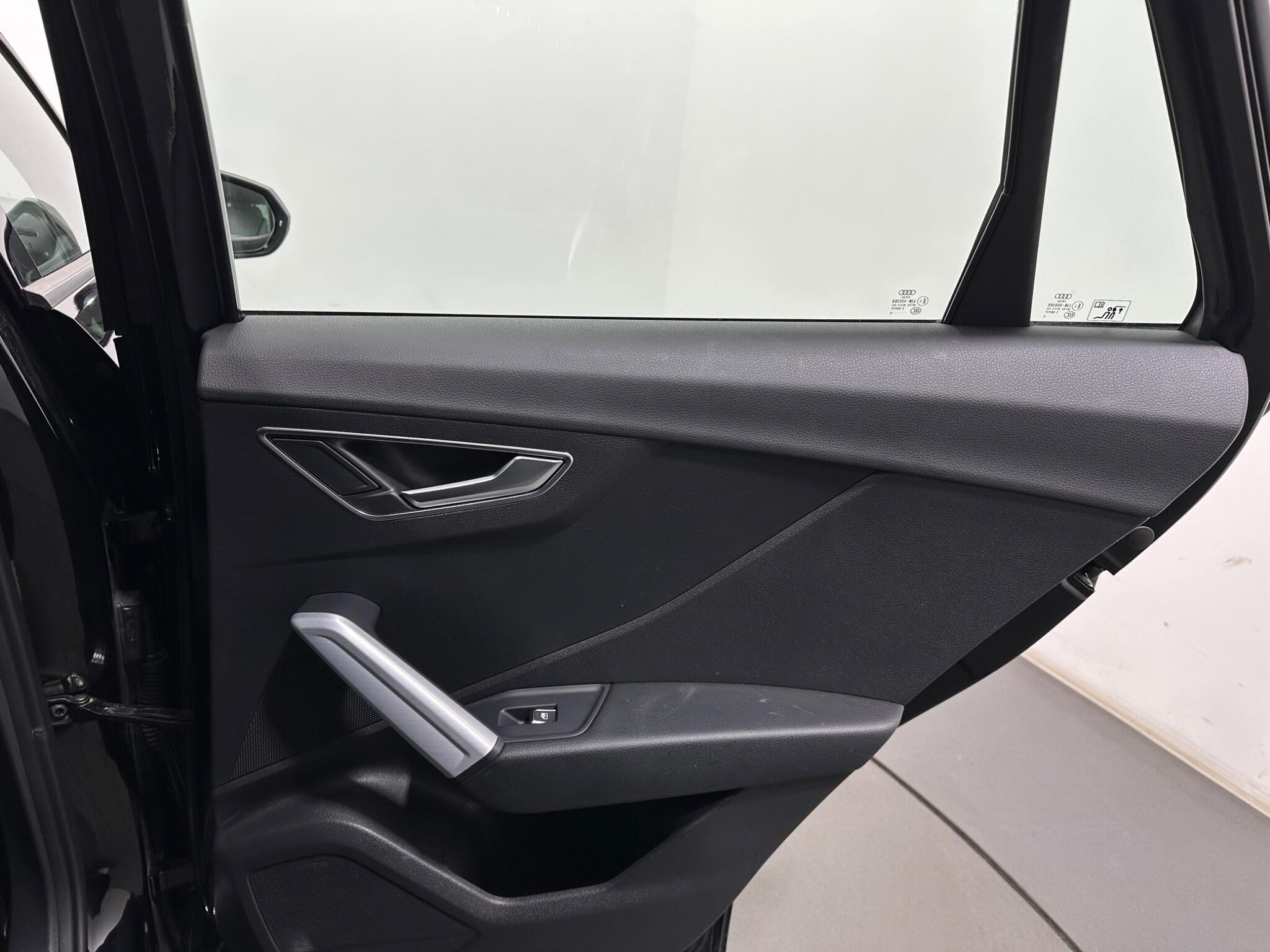 Audi Q2 view 43