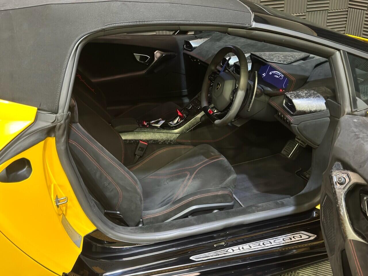 Lamborghini Performante Spyder view 10