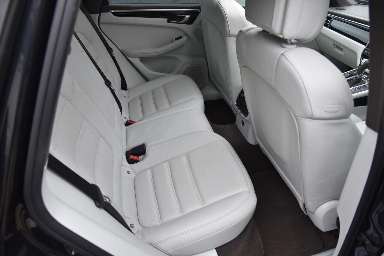Porsche Macan view 27