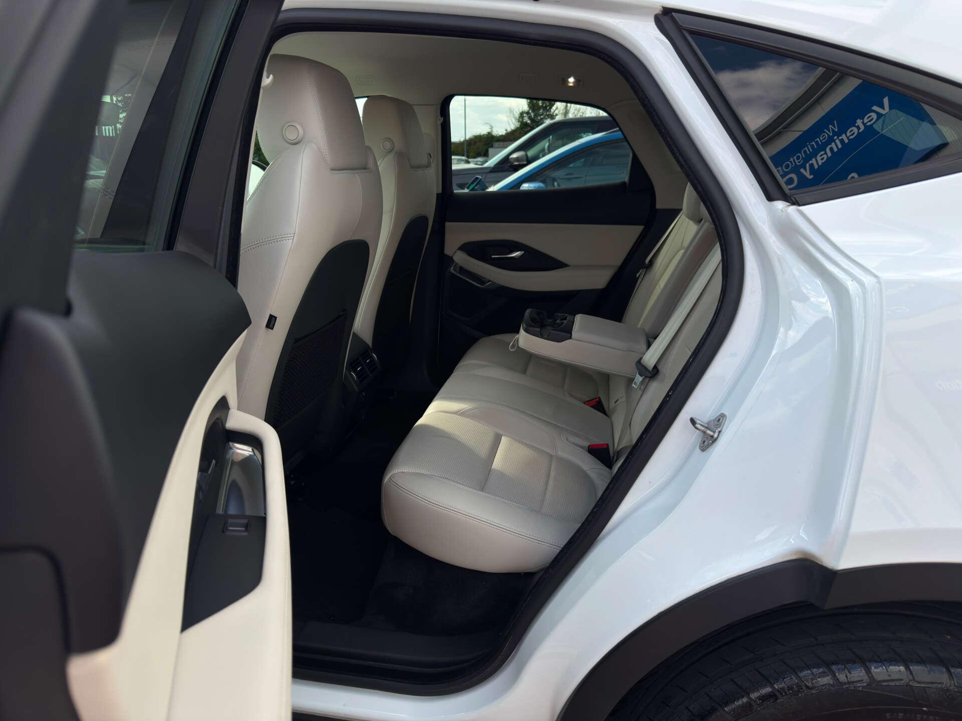 Jaguar E-Pace view 40