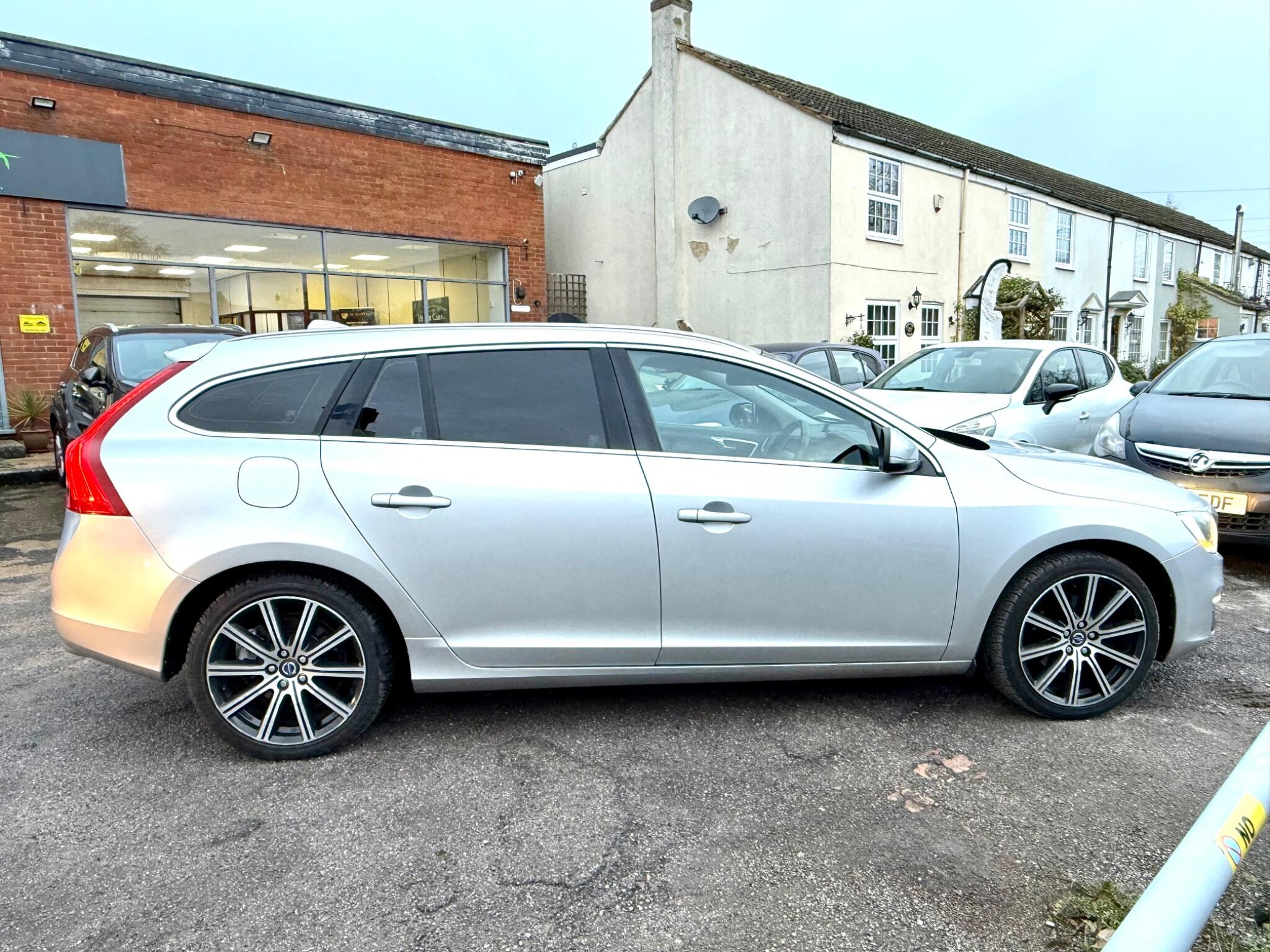 2014 Volvo V60 2.0 D3 SE Lux Nav Geartronic Euro 5 (s/s) 5dr • 81,071 miles image 9
