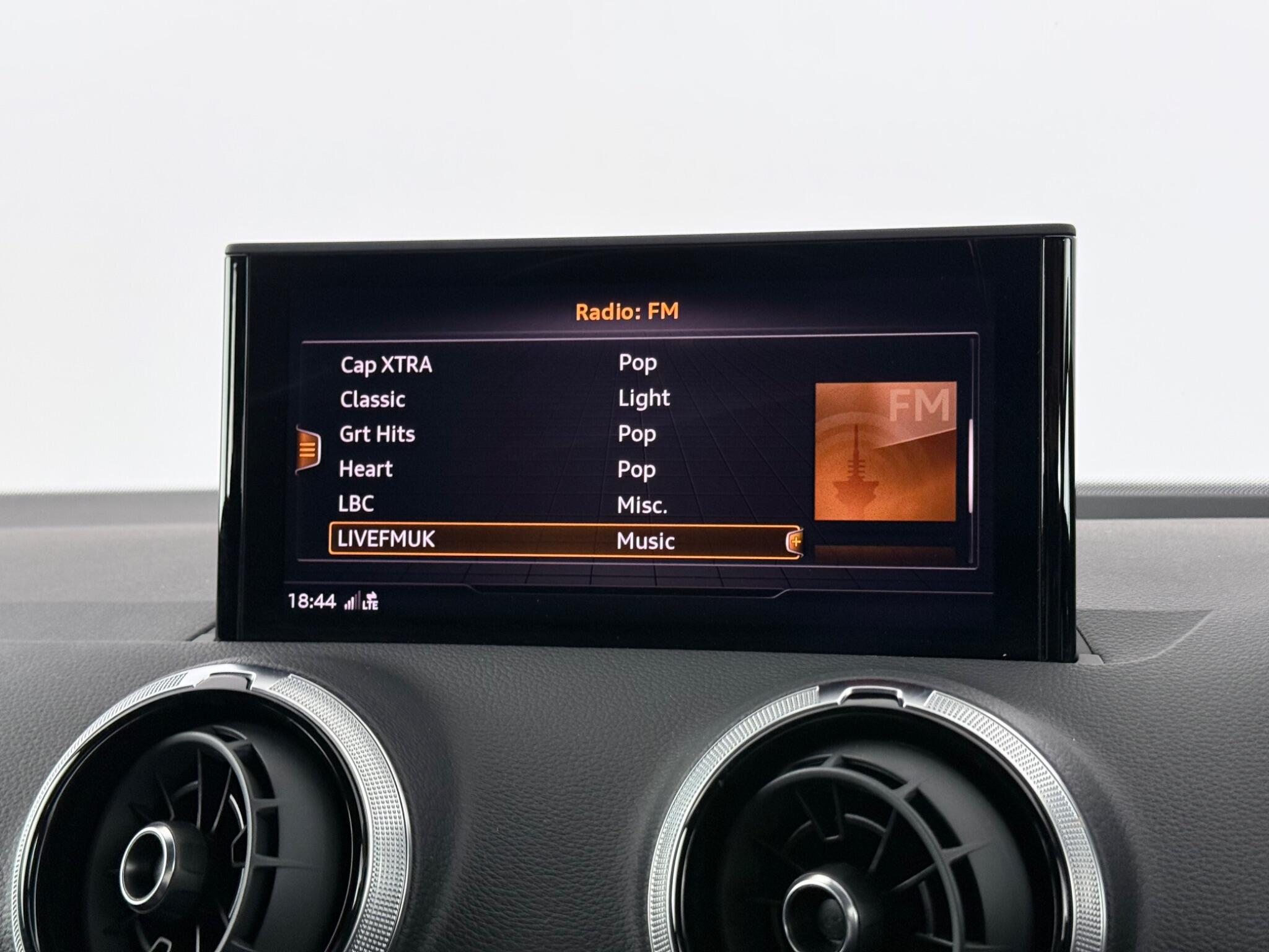 Audi Q2 view 33