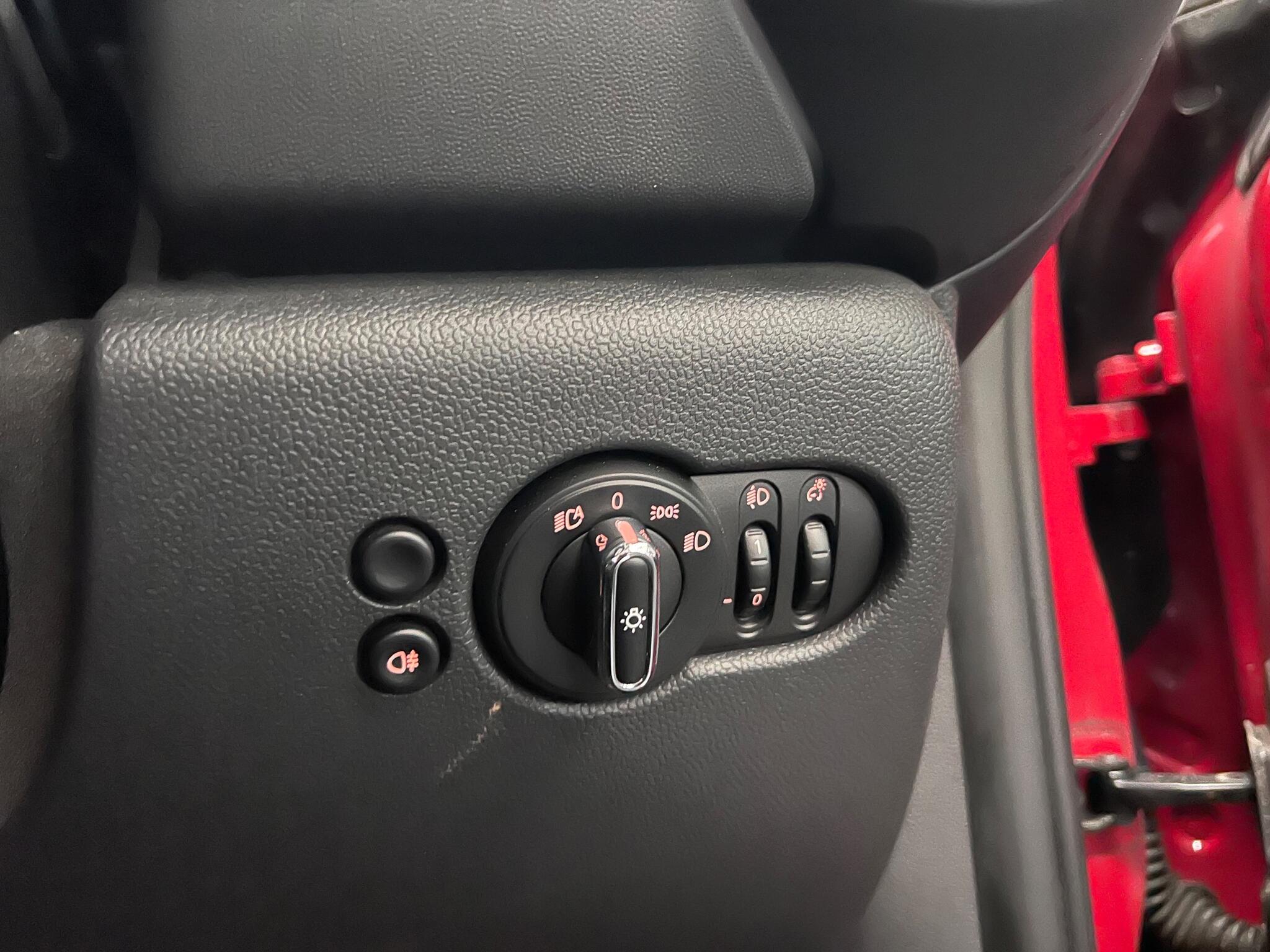 Mini Hatch view 20