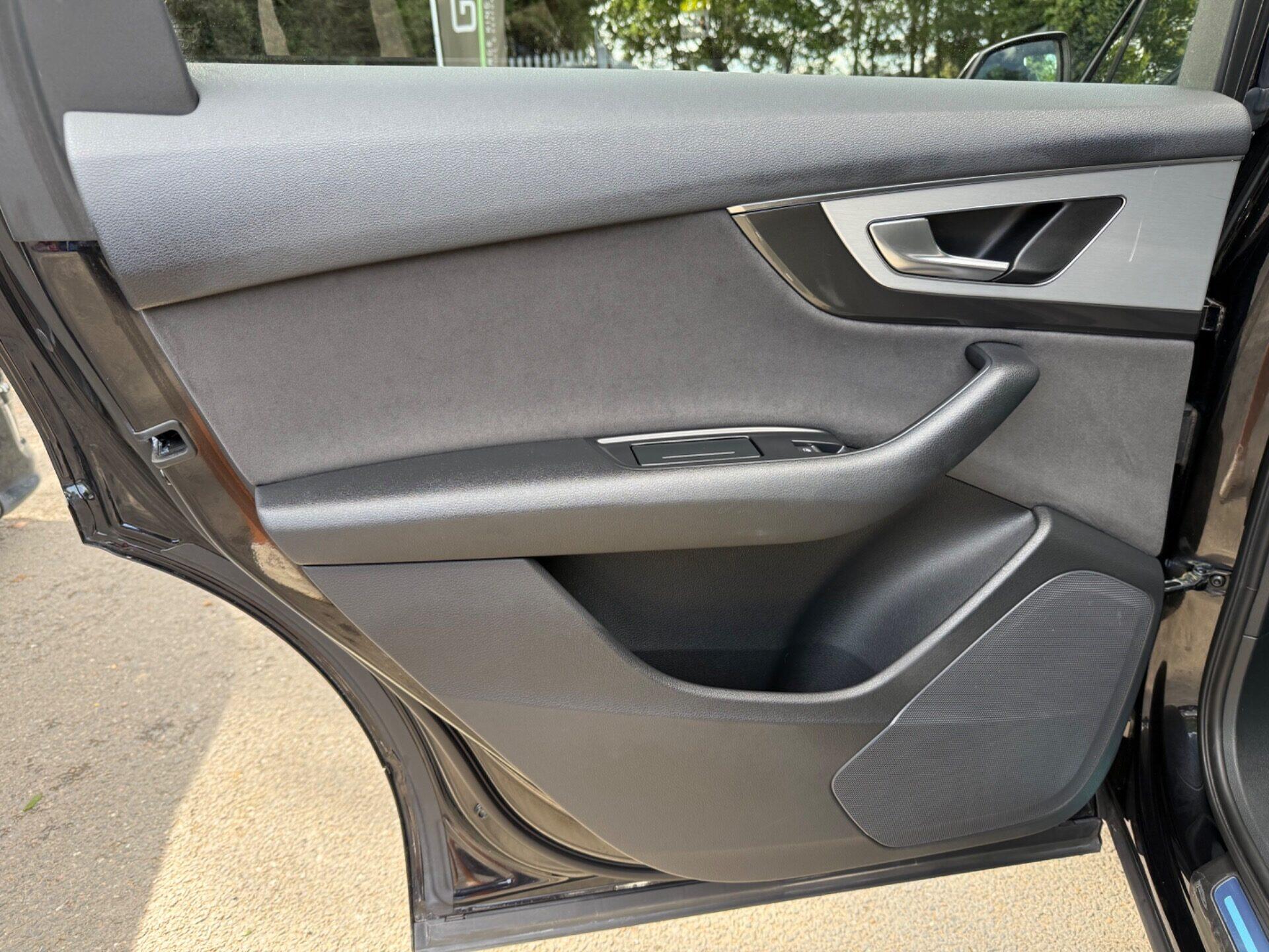 Audi Q7 view 30