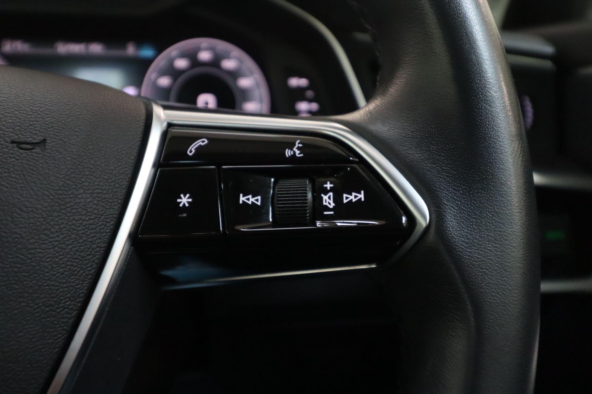 Audi A6 Saloon view 43