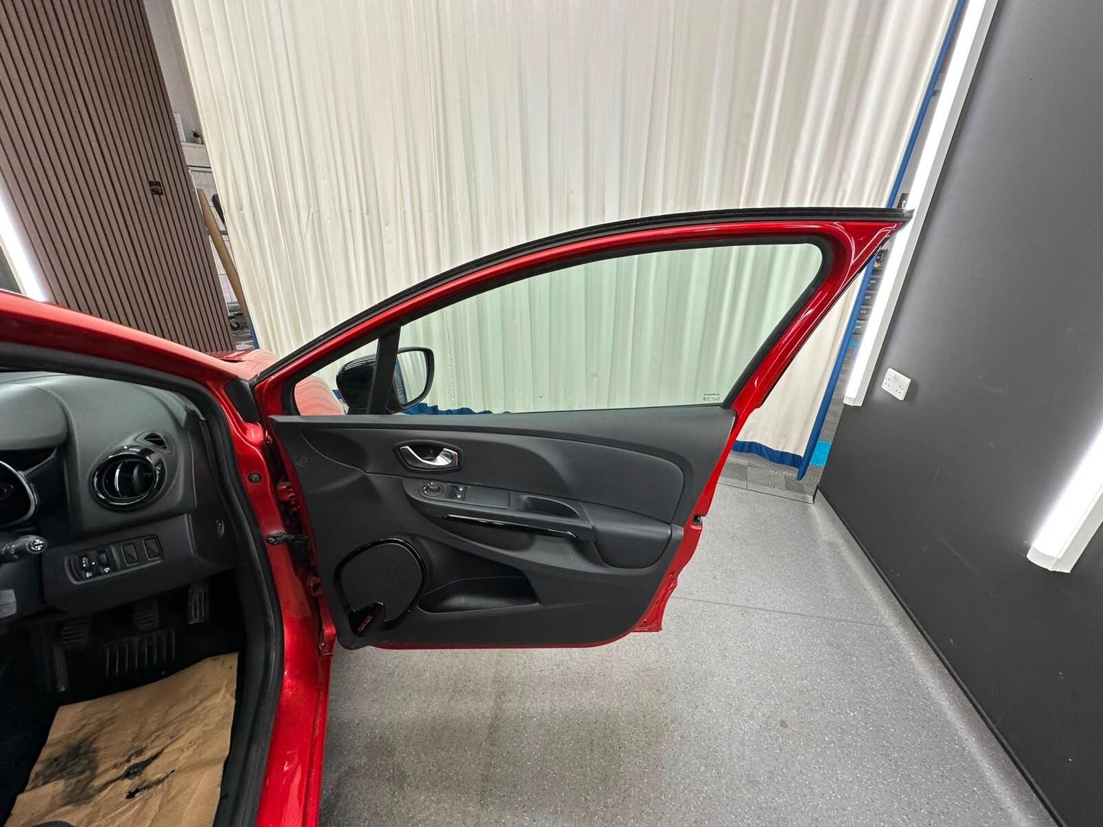 Renault Clio view 21