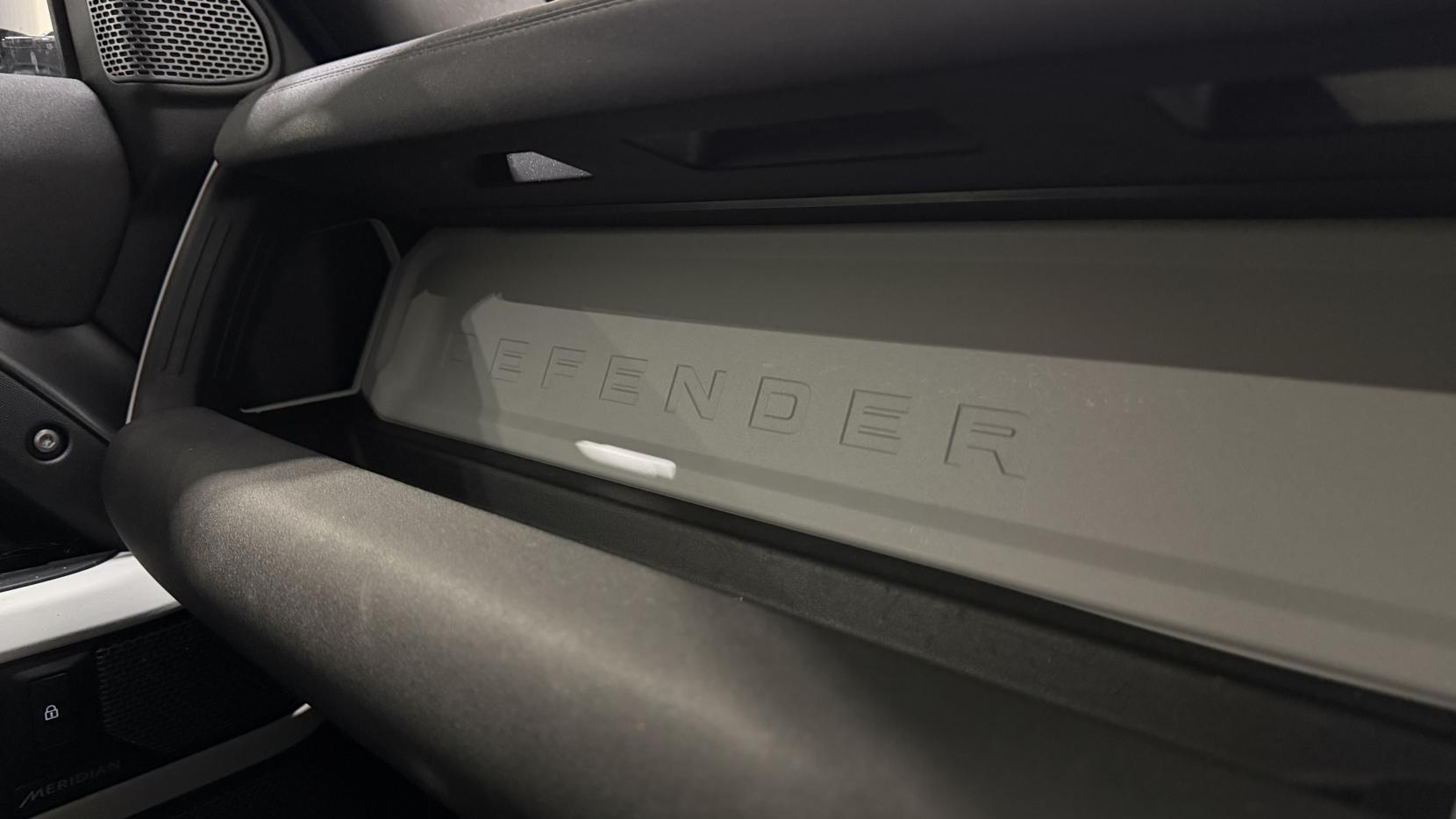 Land Rover Defender view 26