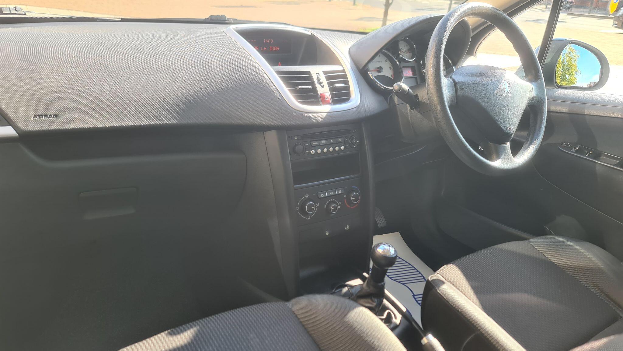 Peugeot 207 view 10