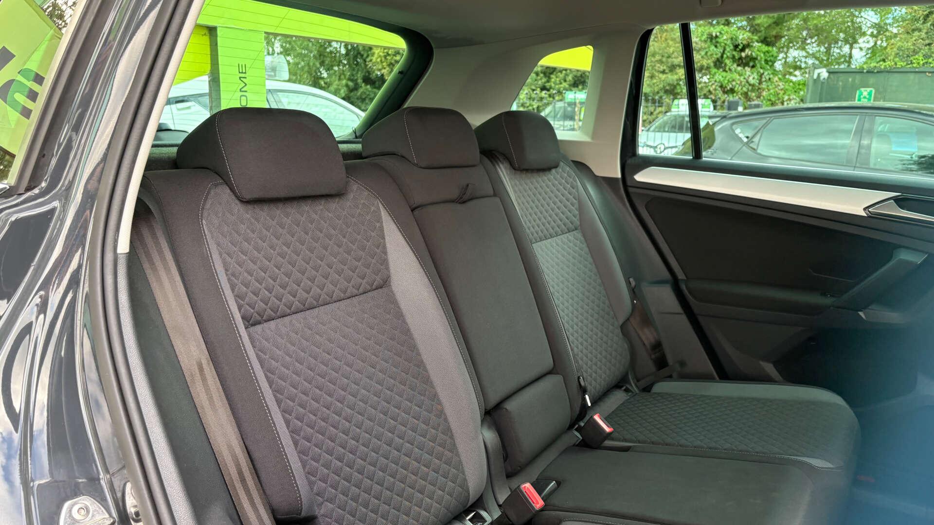 Volkswagen Tiguan view 13