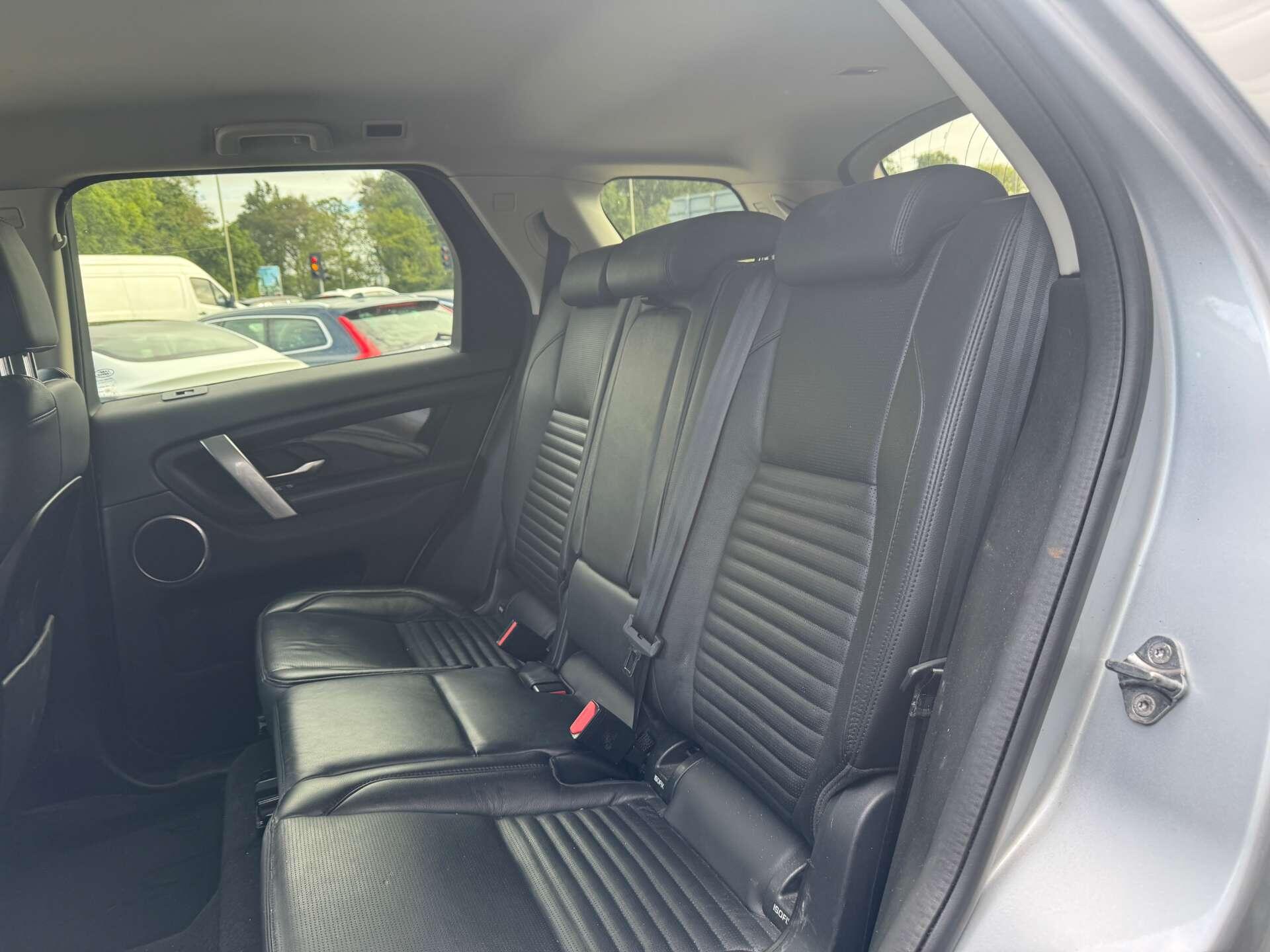 Land Rover Discovery Sport view 16