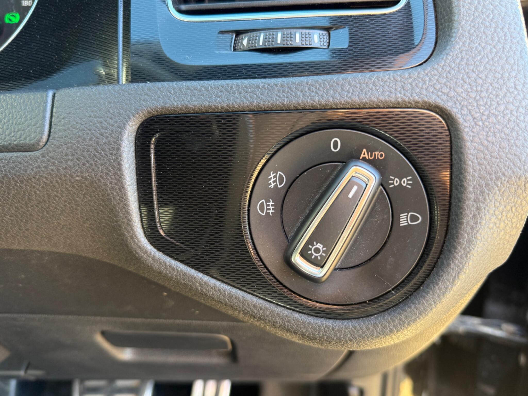 Volkswagen Golf view 24