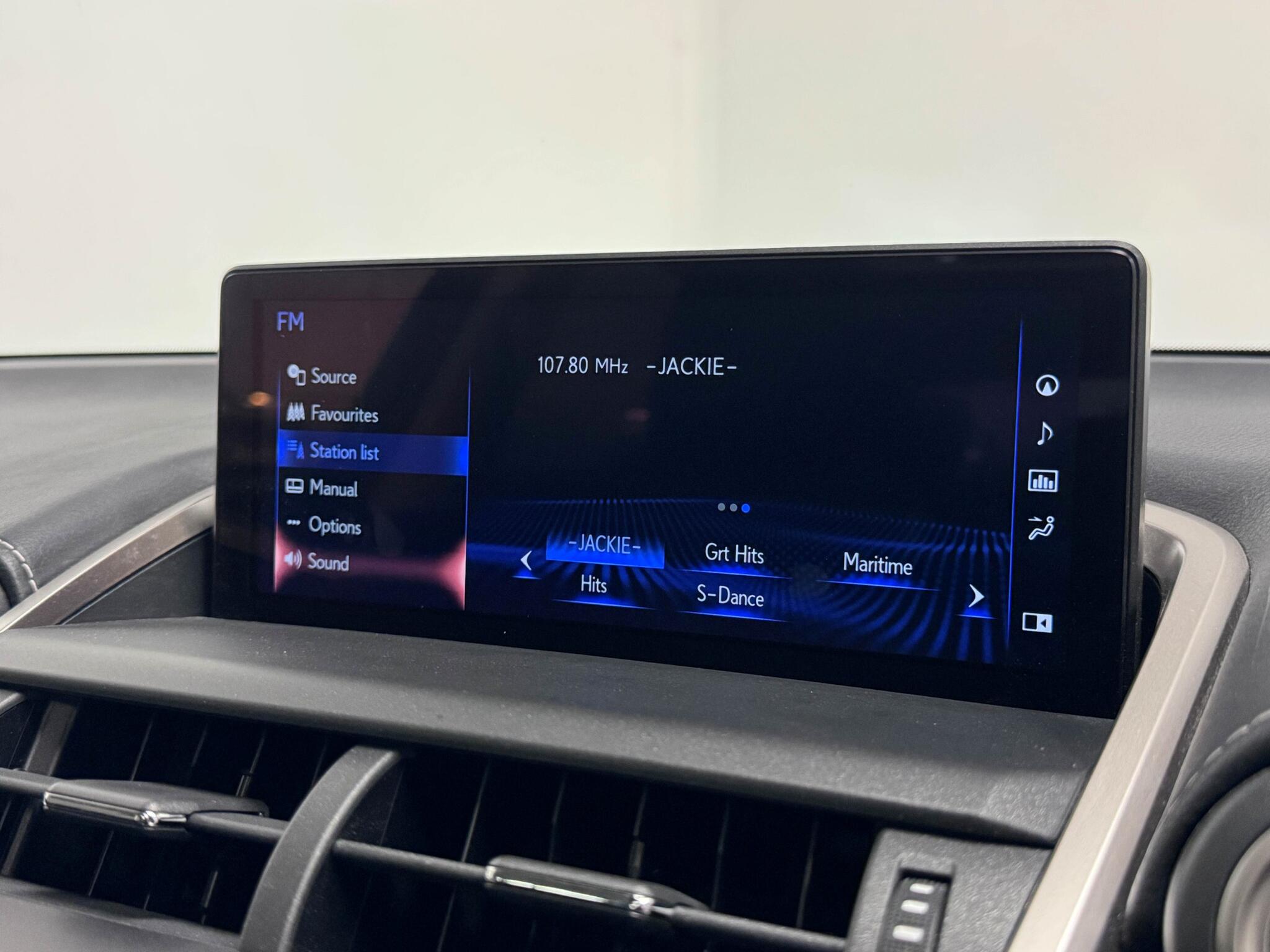 Lexus NX view 47