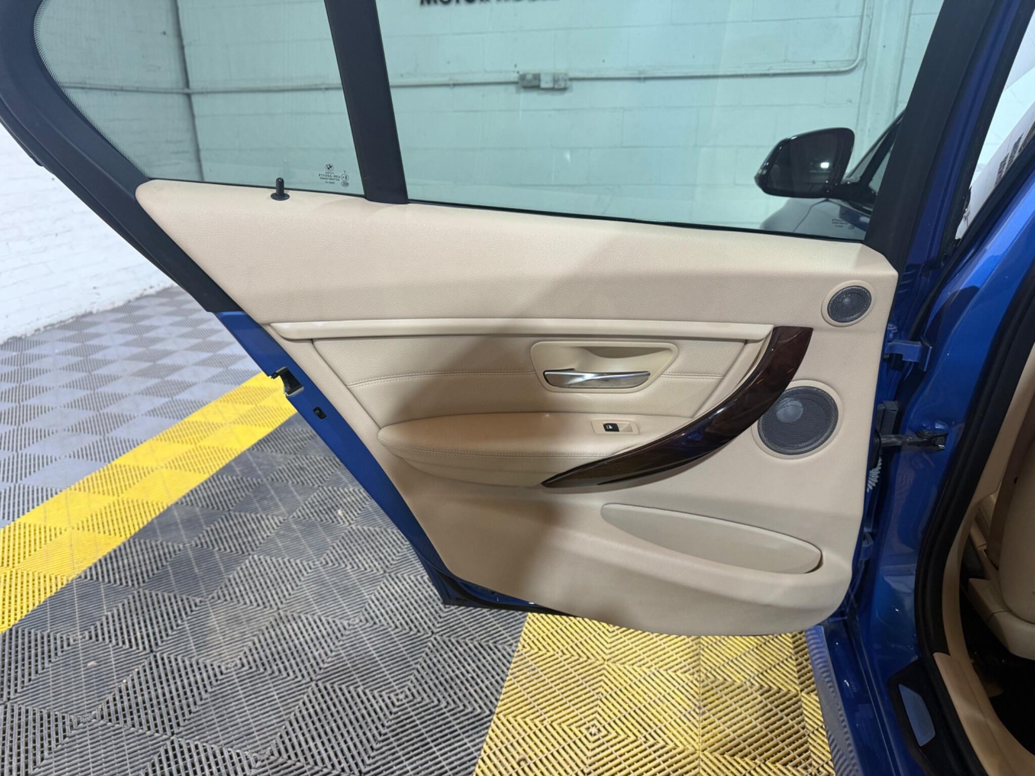 BMW 3 Series view 55