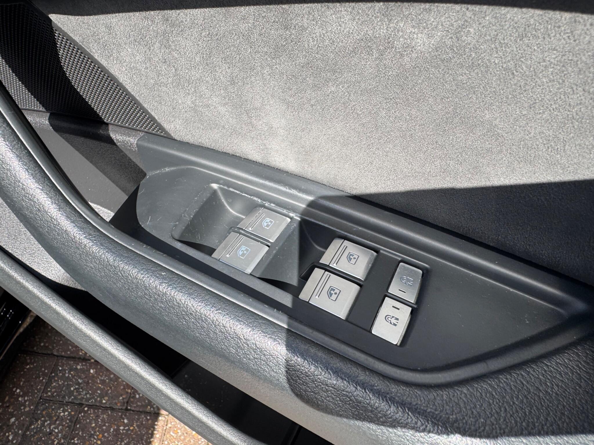 Audi E-Tron view 17