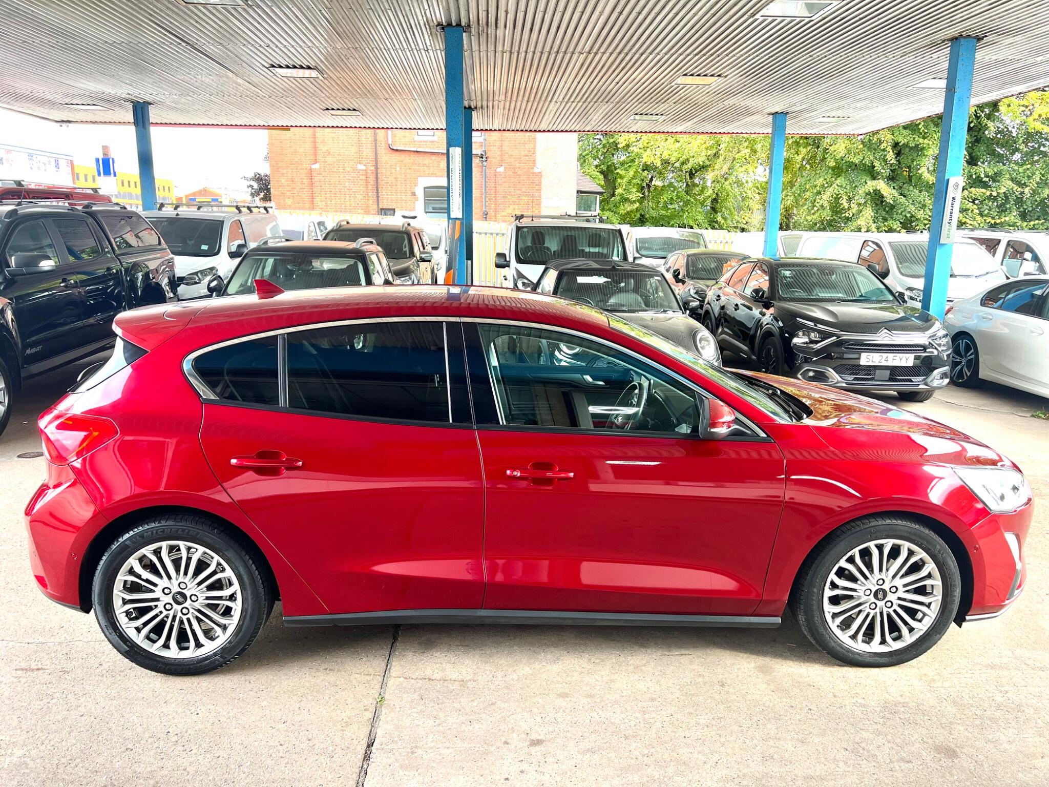 Ford Focus view 19