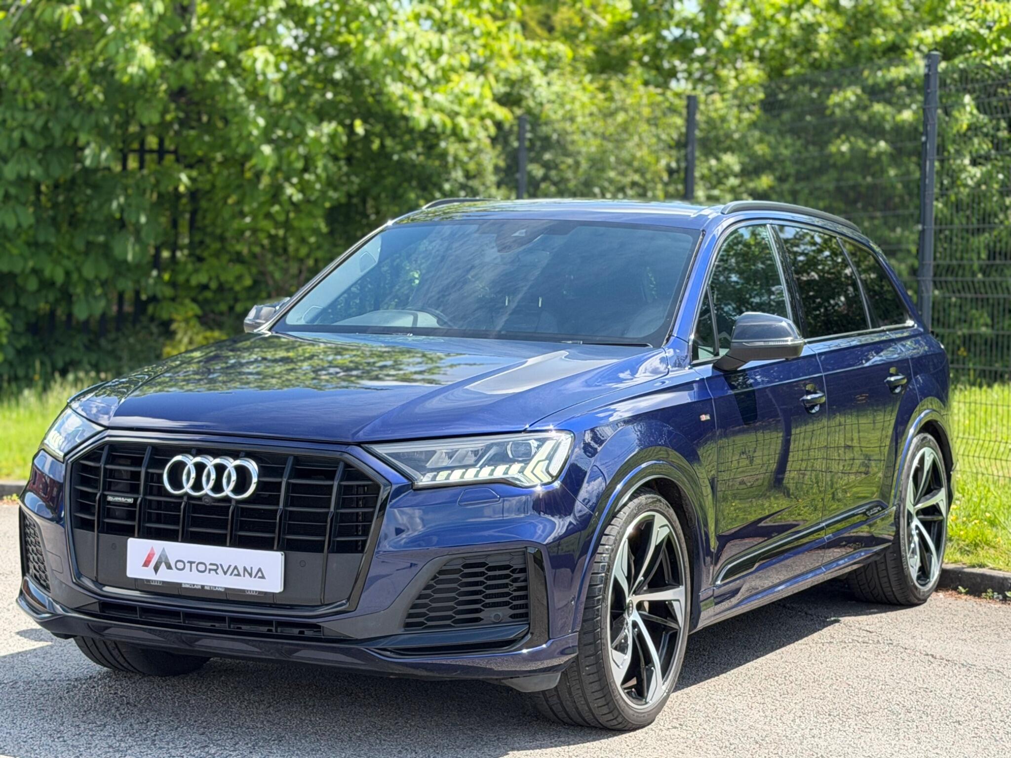 Audi Q7 view 3