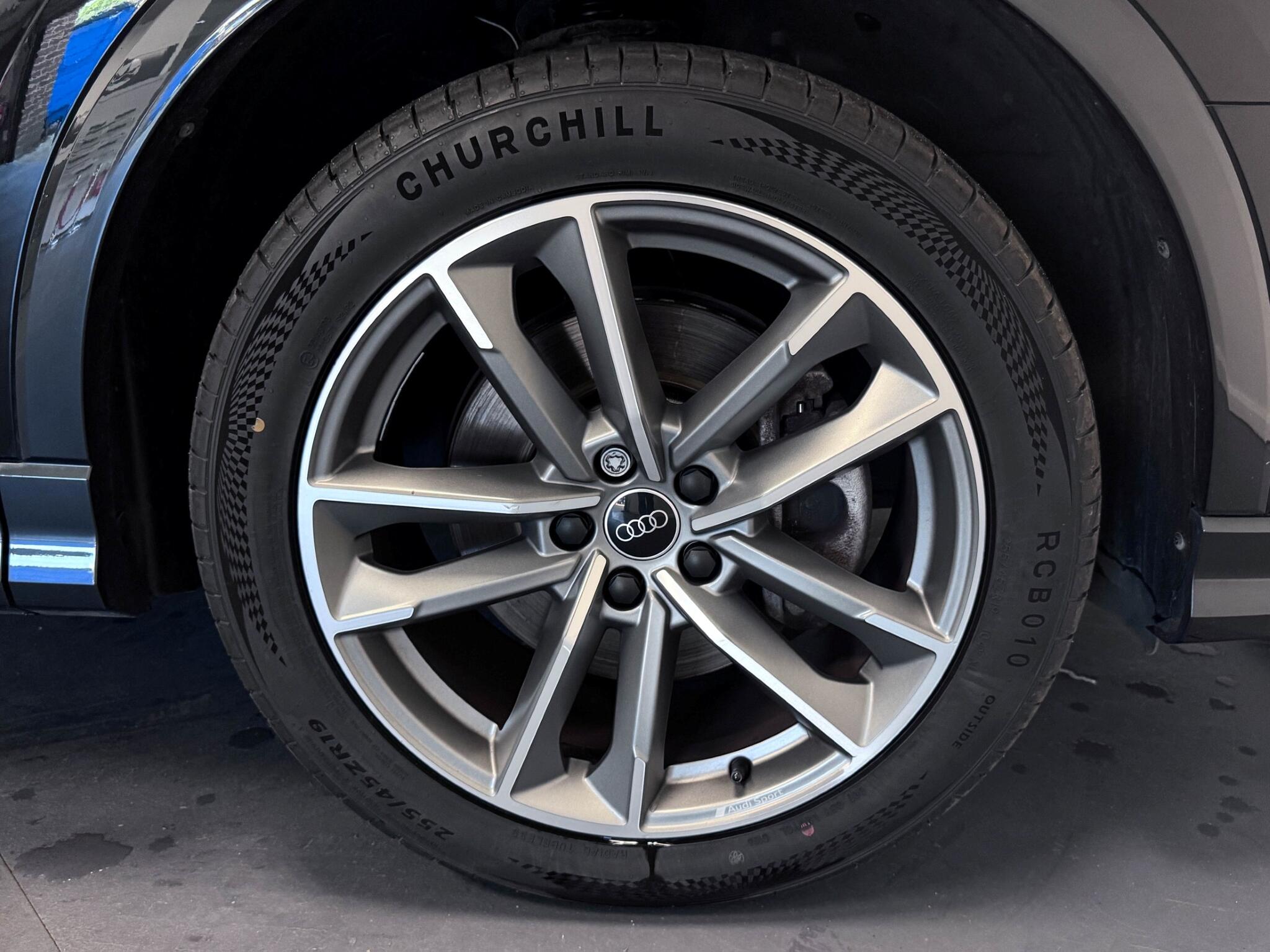 Audi Q3 view 55