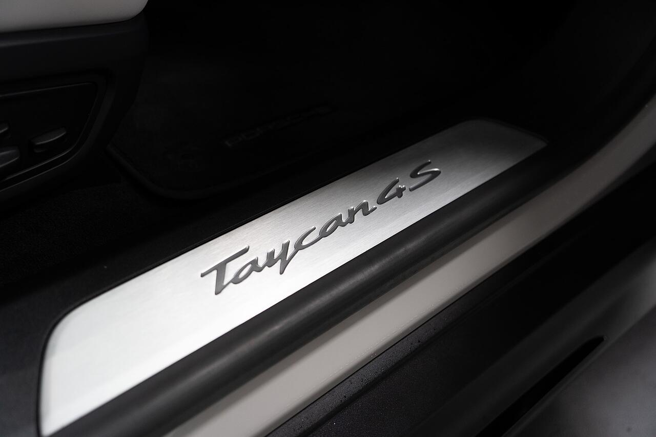 Porsche Taycan view 31