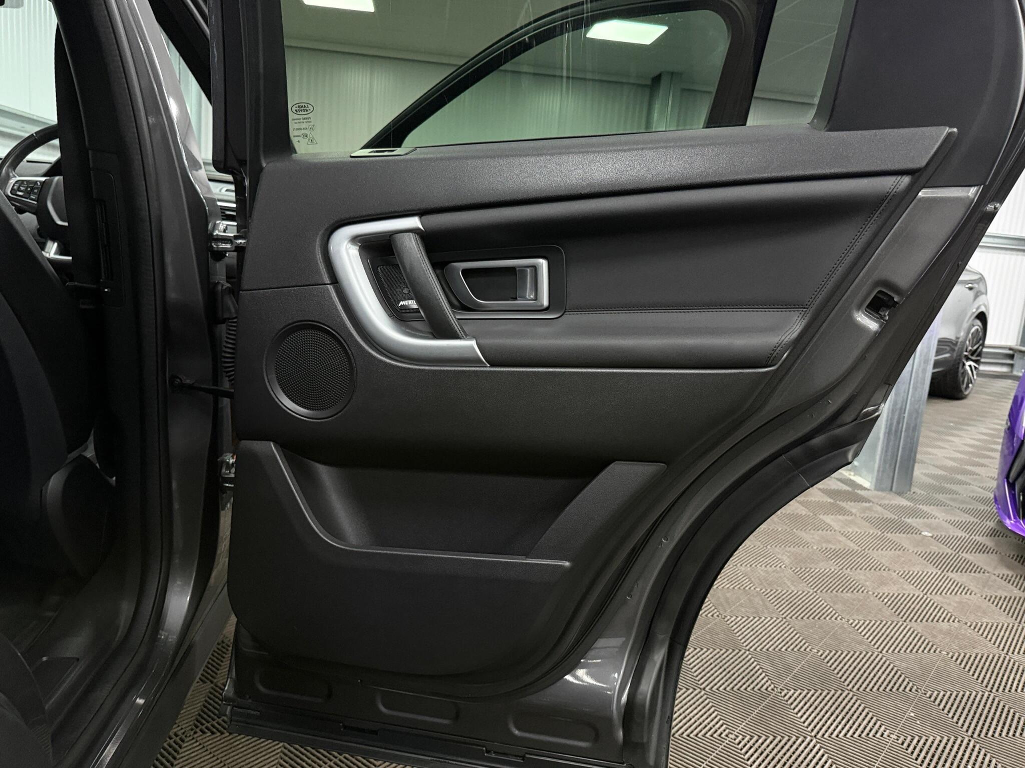 Land Rover Discovery Sport view 32