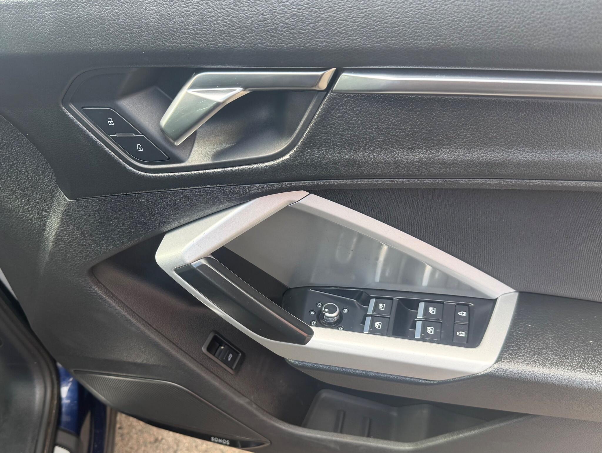 Audi Q3 view 13