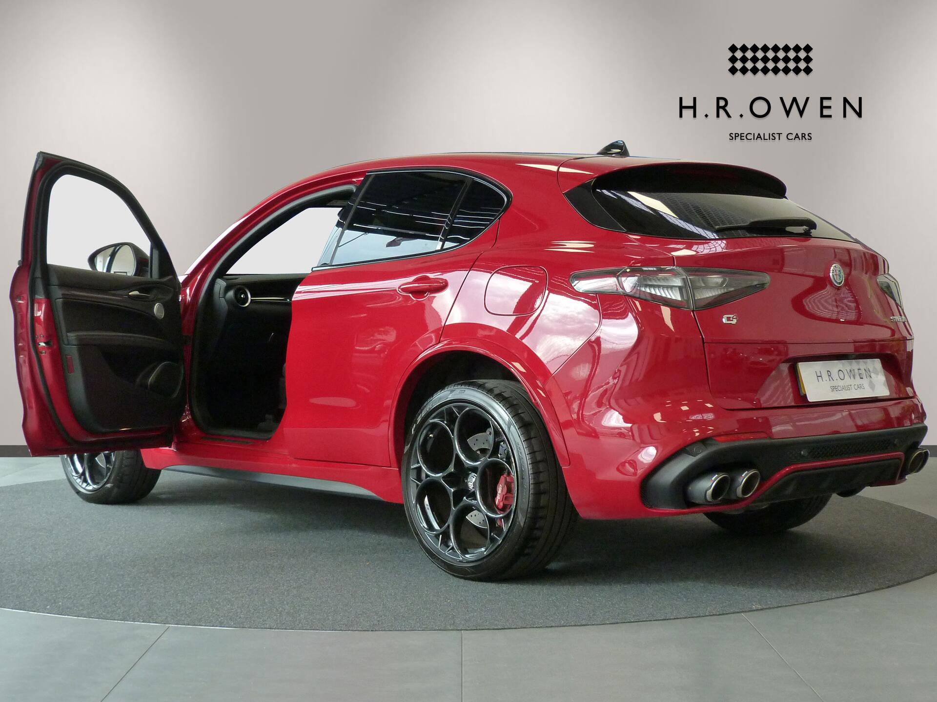 Alfa Romeo Stelvio view 15