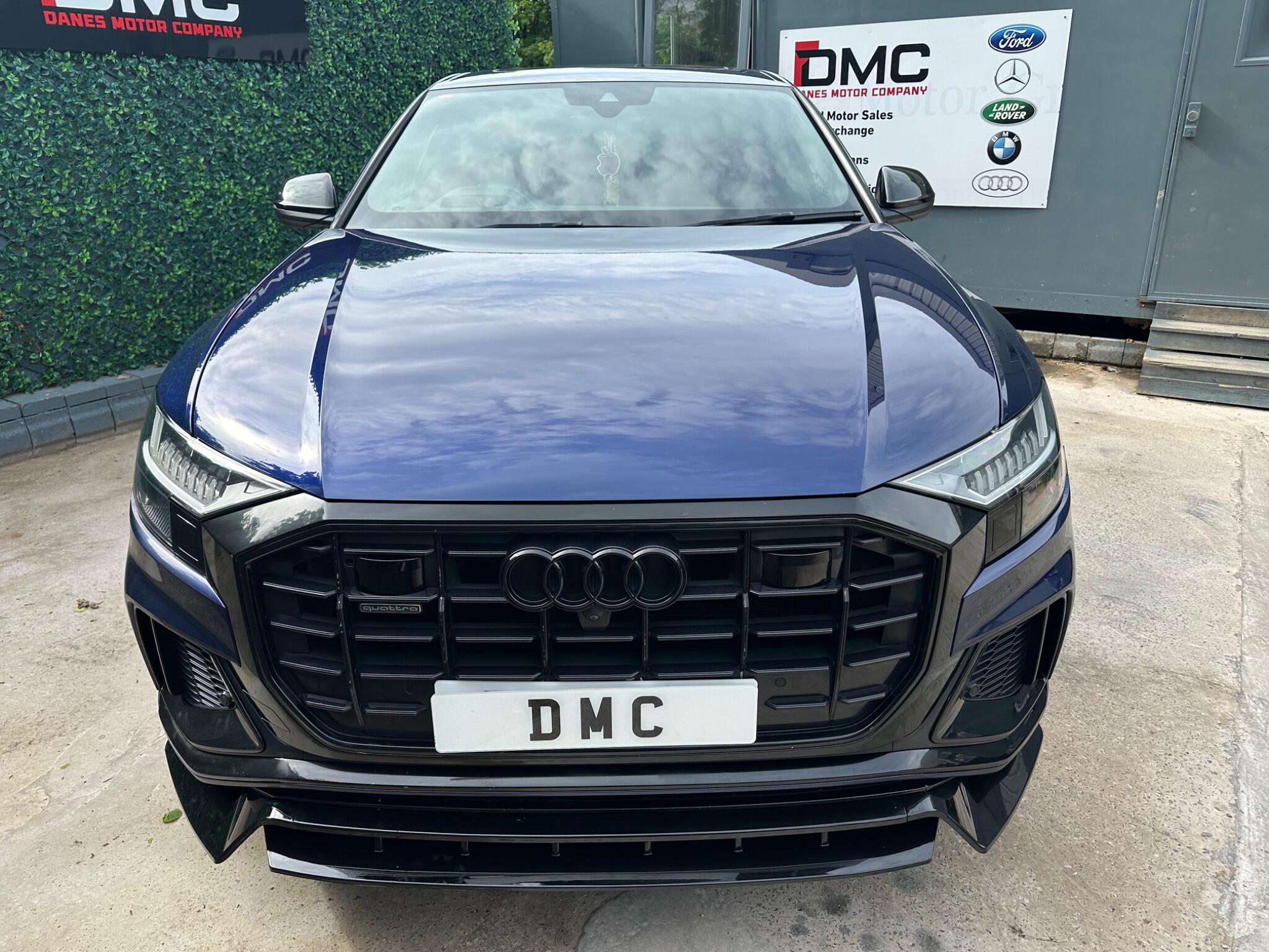 Audi Q8 view 57