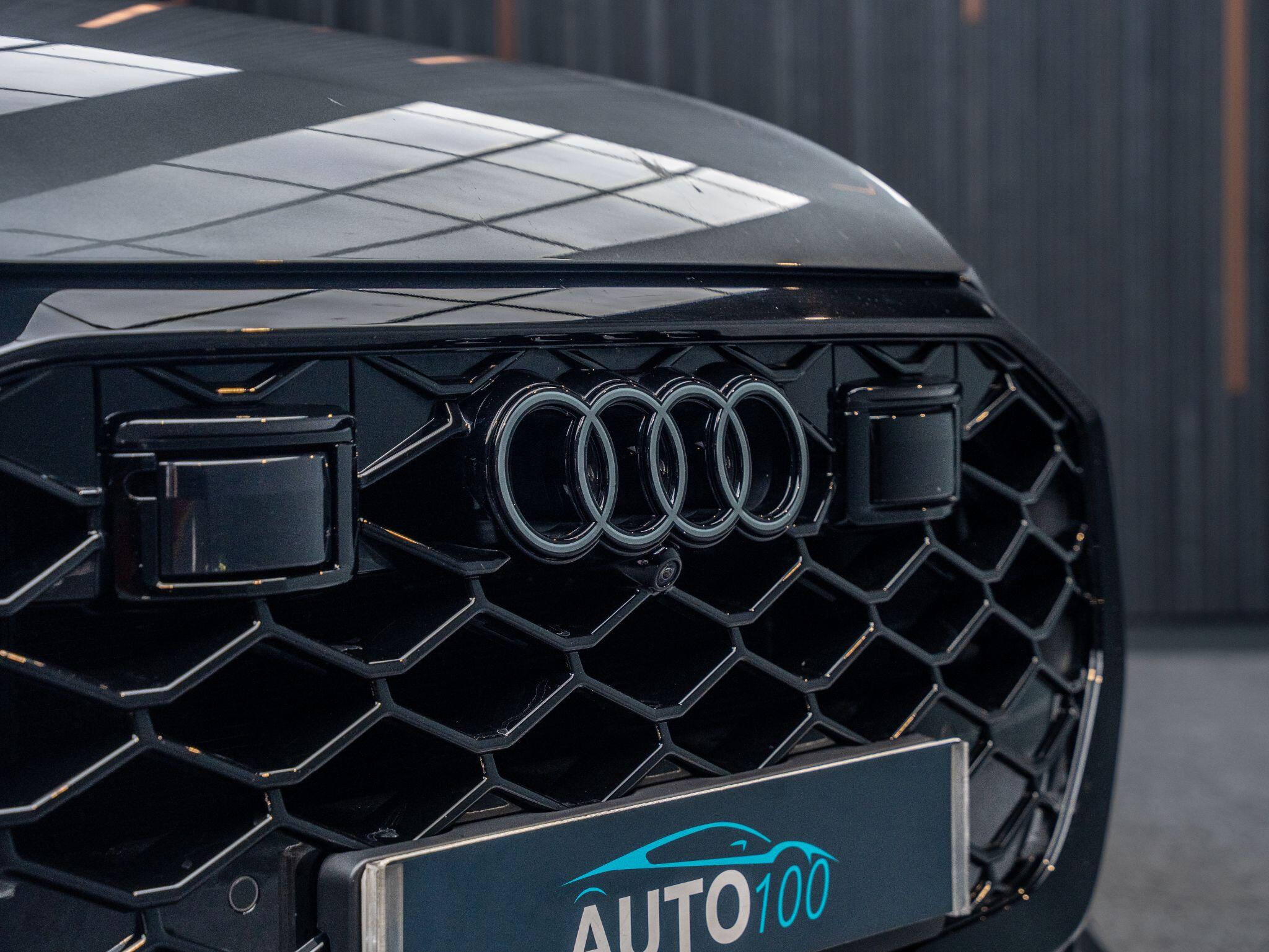 Audi RS Q8 view 27