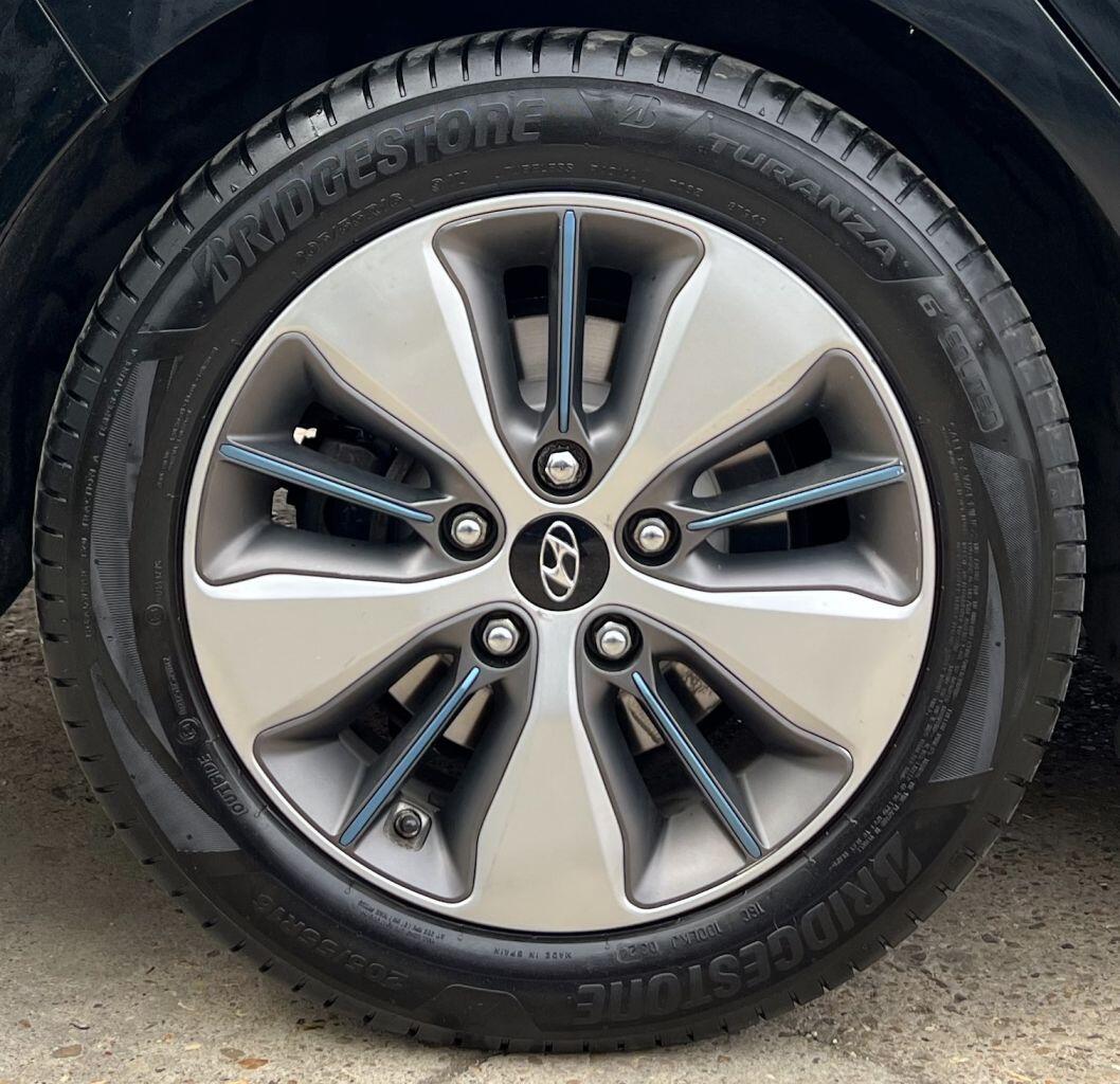 Hyundai Ioniq view 14