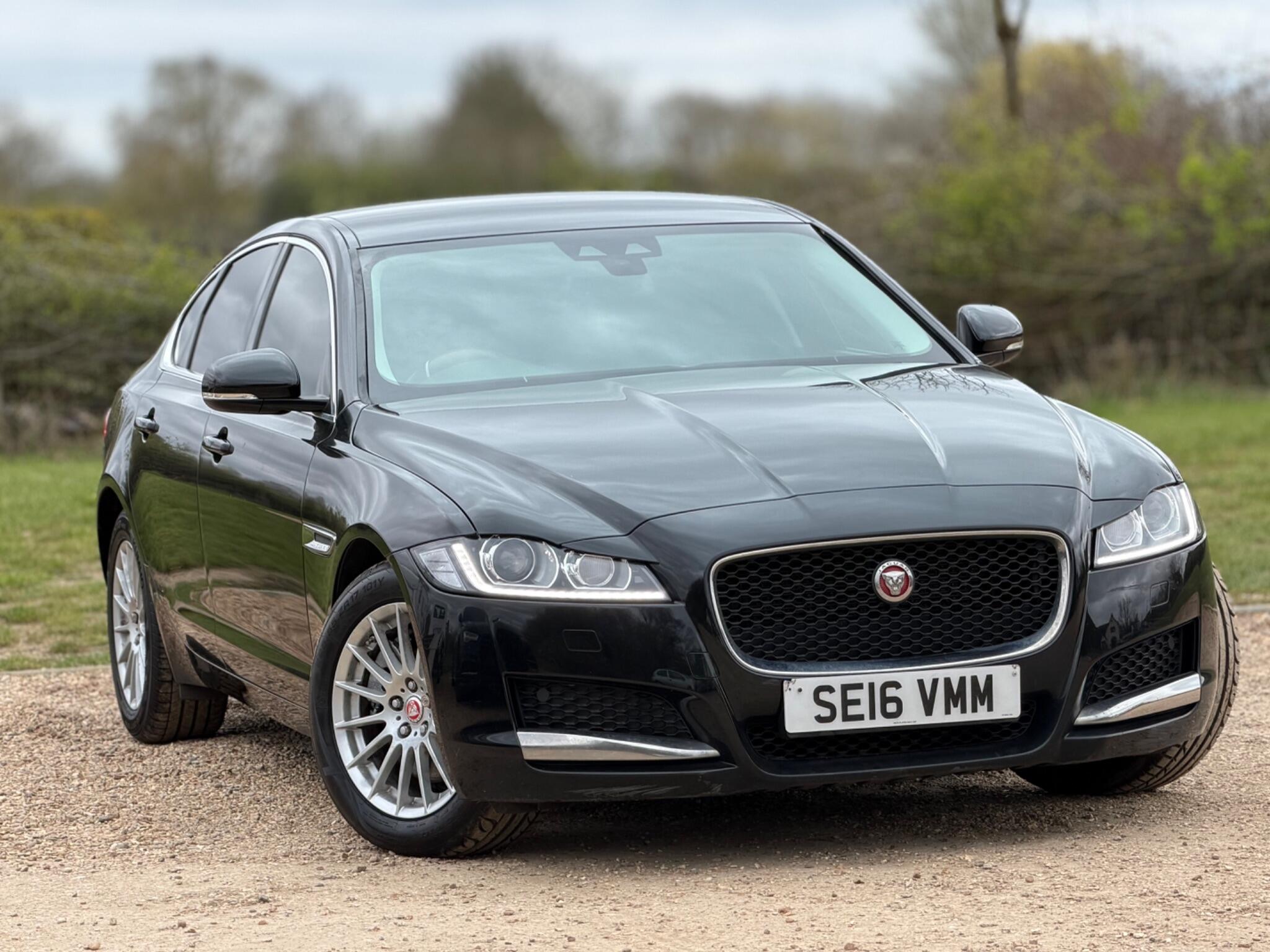 2016 Jaguar XF 2.0d Prestige Auto Euro 6 (s/s) 4dr image 6