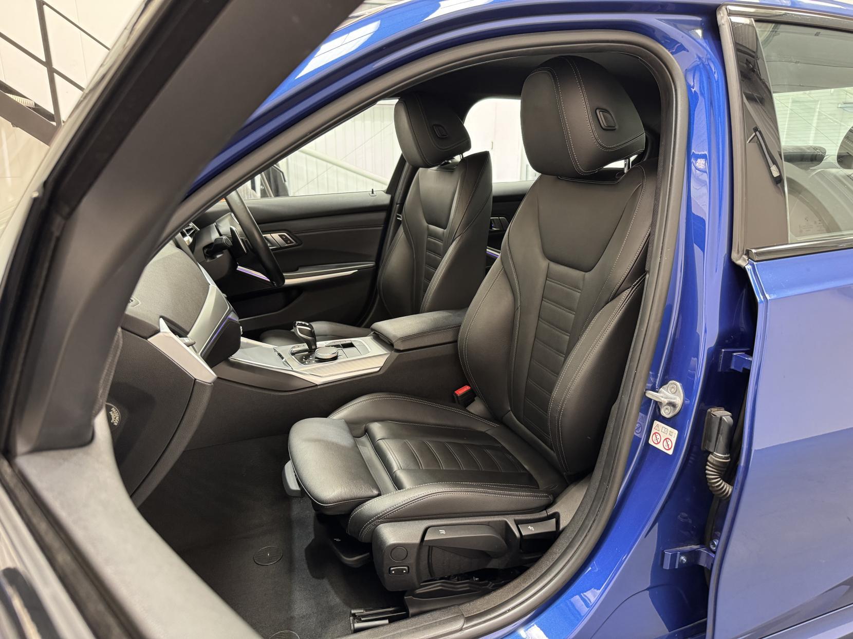 BMW 3 Series view 52