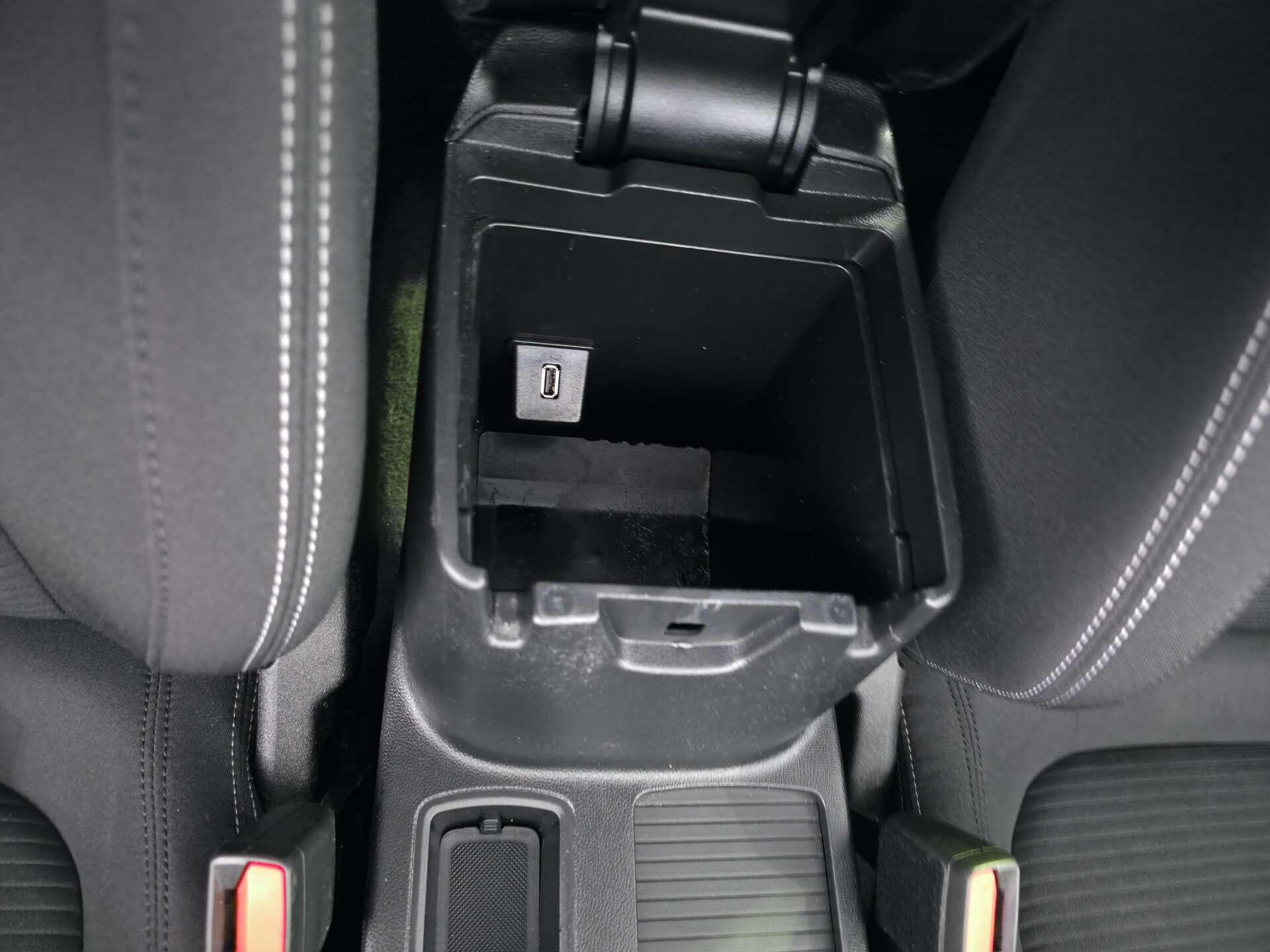 Ford Focus view 49