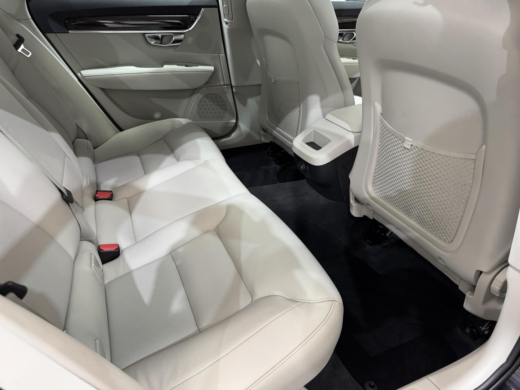 Volvo S90 view 46