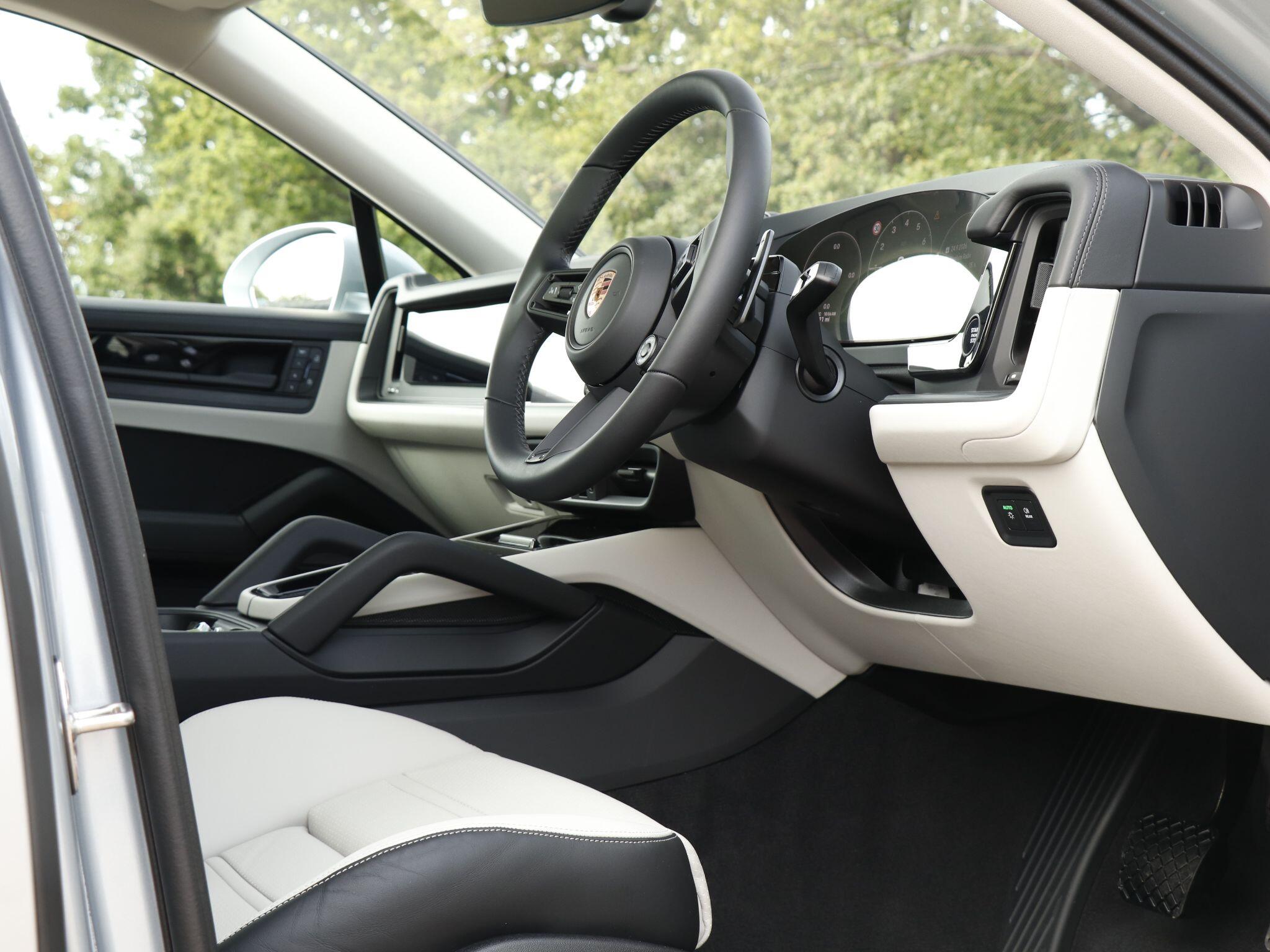 Porsche Cayenne view 11