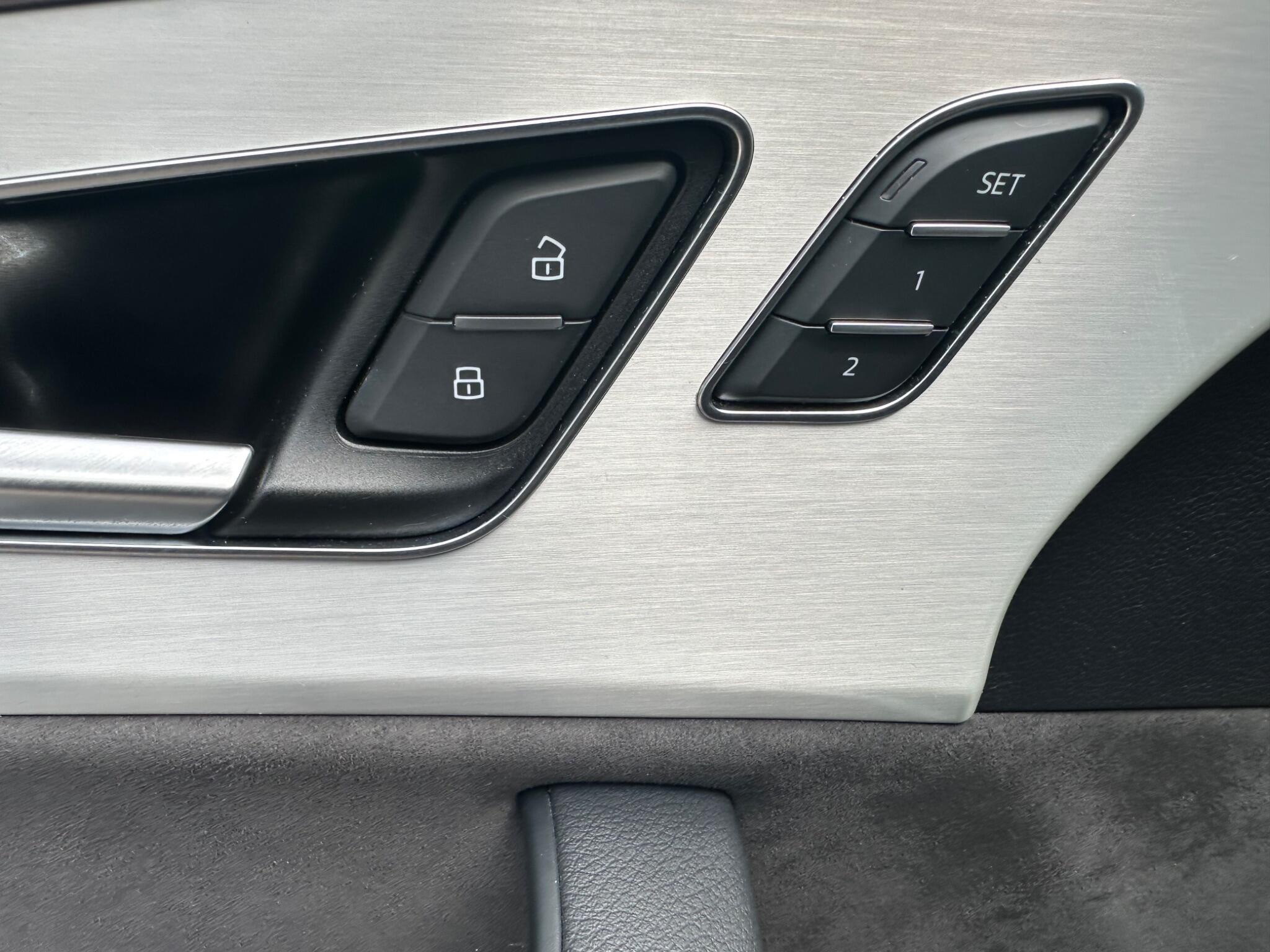 Audi Q8 view 65