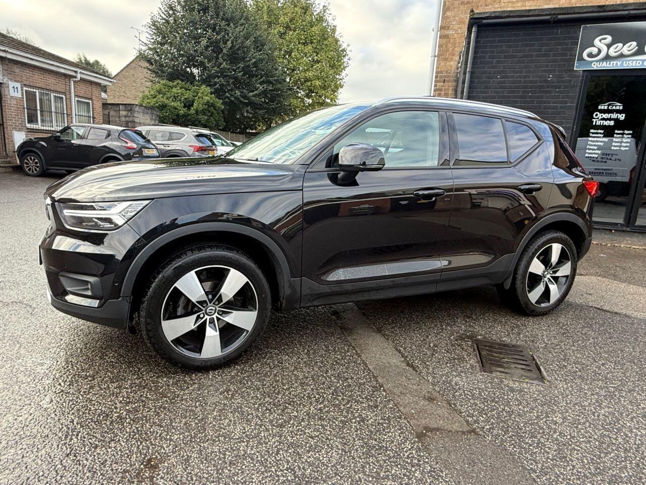 Volvo XC40 view 2