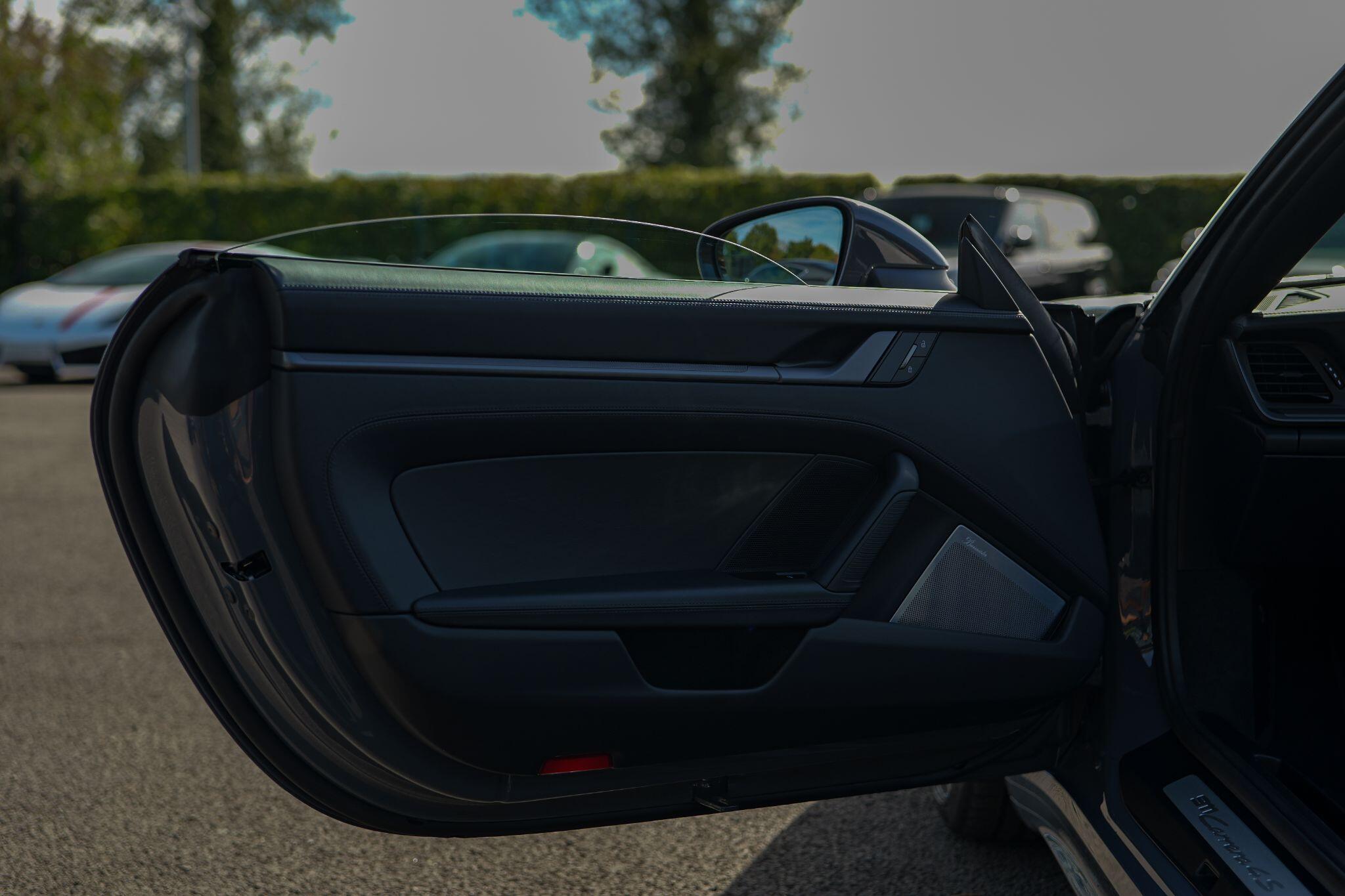 Porsche 911 view 29