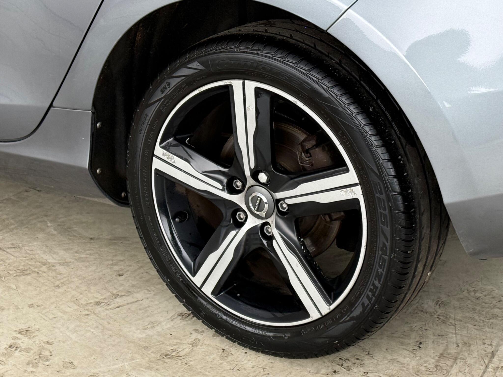 Volvo V40 view 9