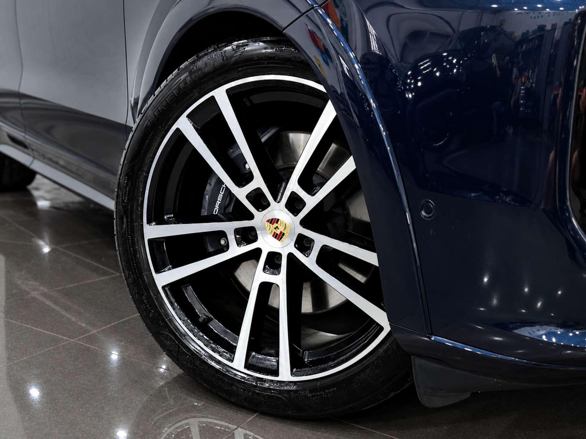 Porsche Cayenne view 10