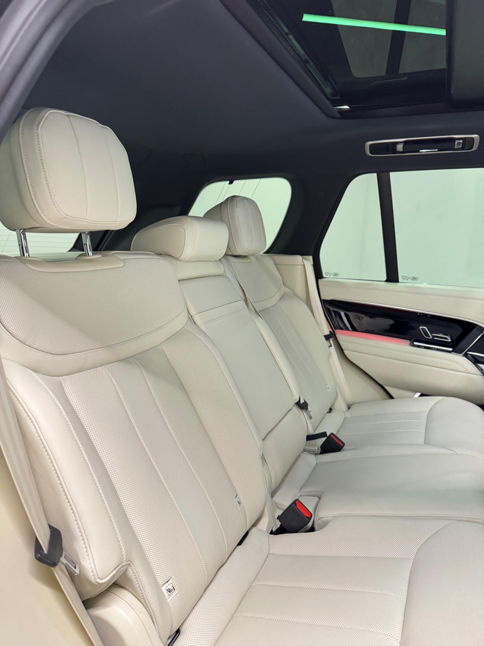 Land Rover Range Rover view 14
