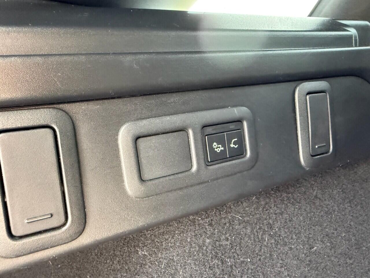 Land Rover Range Rover Velar view 45